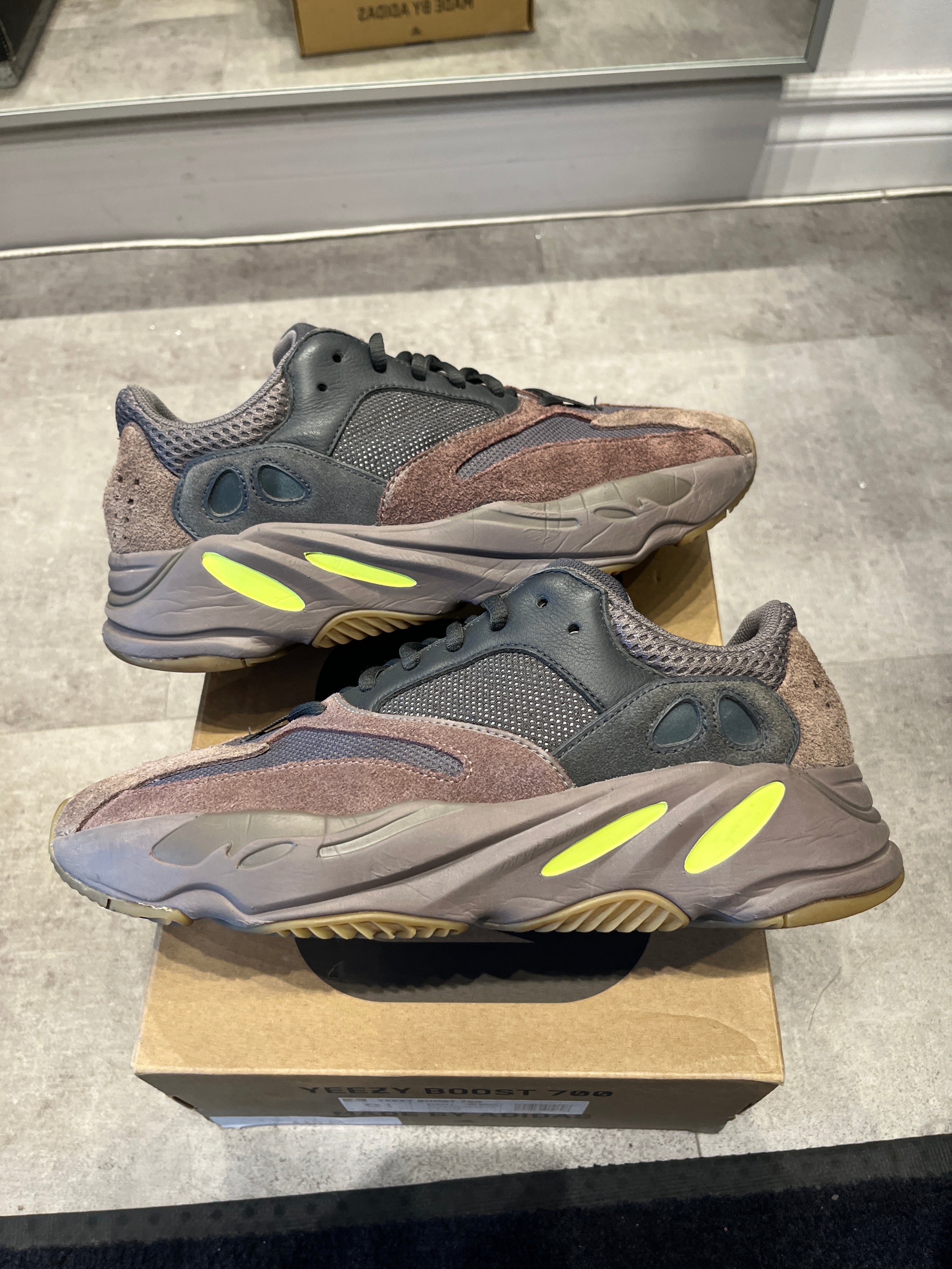 Adidas Yeezy Boost 700 V1 Mauve (Preowned) - Pre-Owned