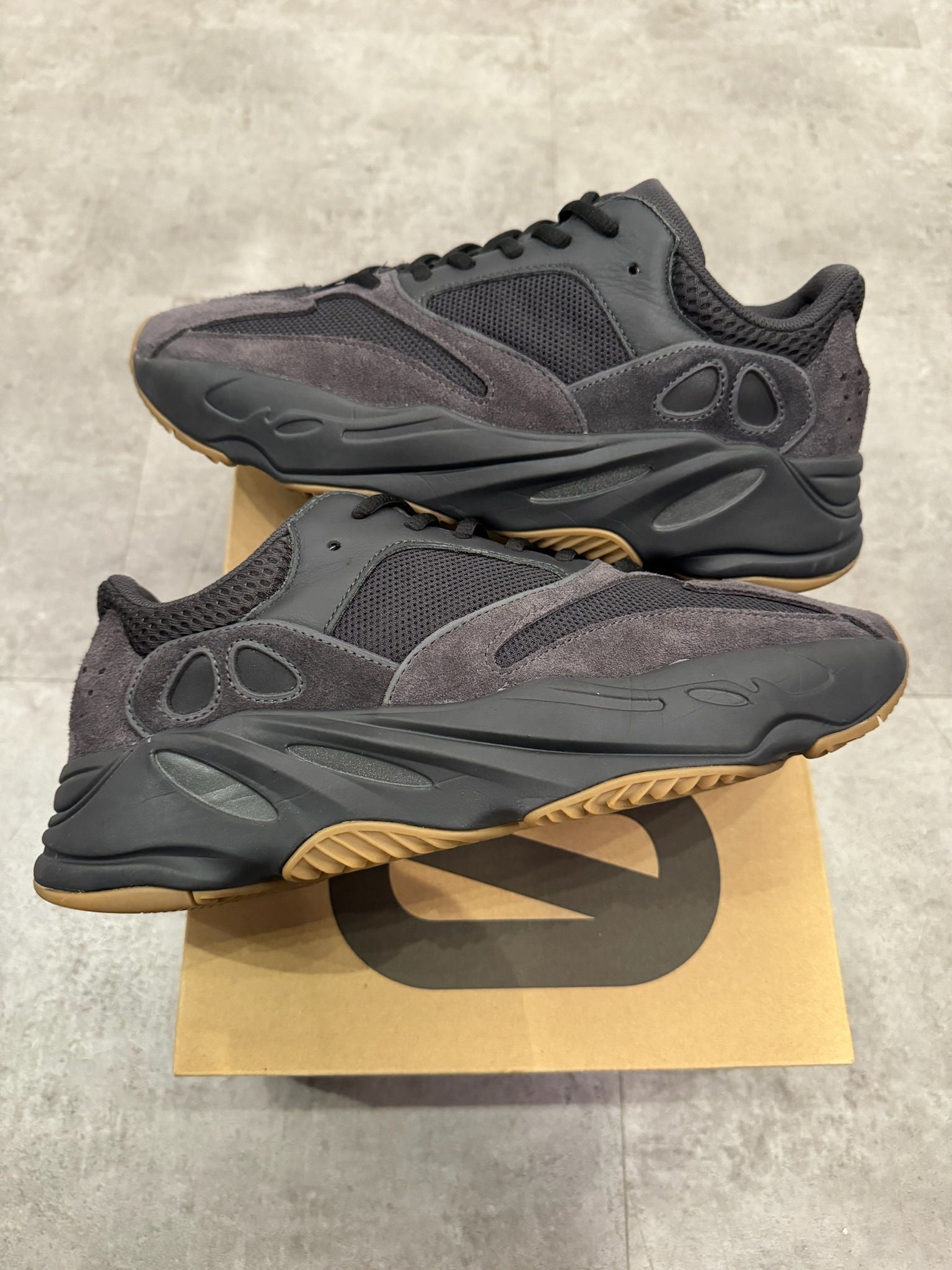 Adidas Yeezy Boost 700 V2 Utility Black - Pre-Owned Size 11