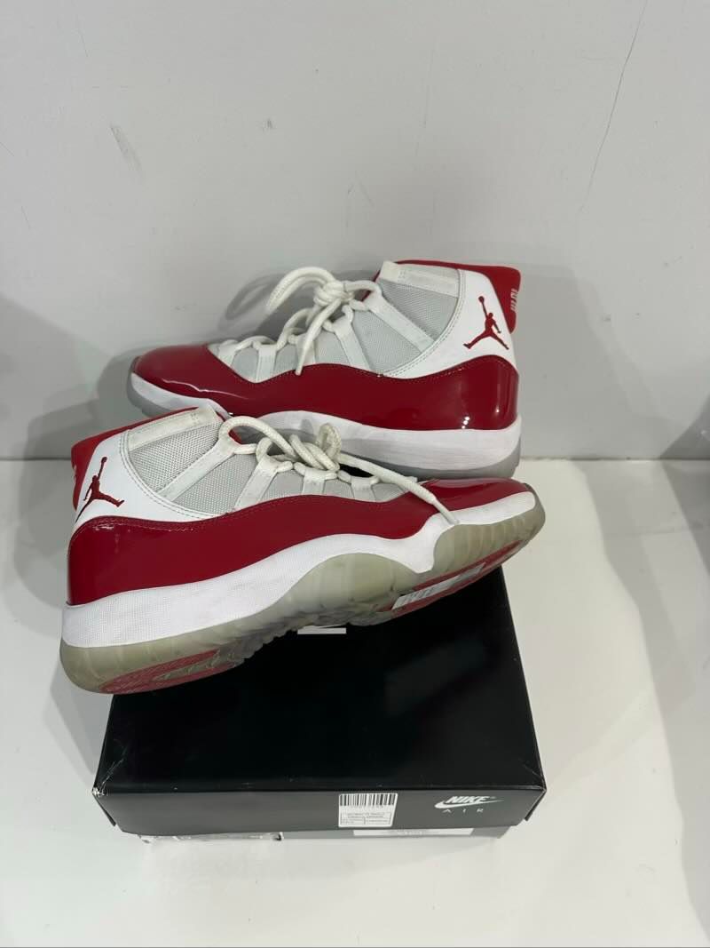Jordan 11 Retro Cherry (2022) - Pre-Owned Size 9