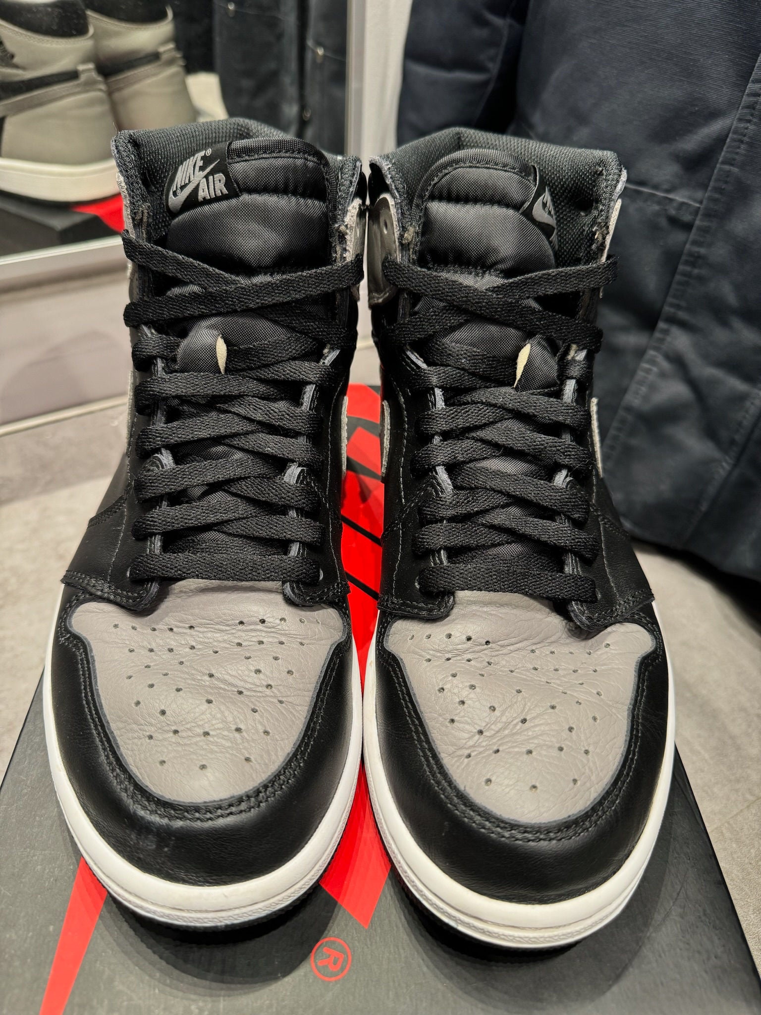 Jordan 1 Retro High OG Shadow (2018) - Pre-Owned Size 9 (Lightly Used)