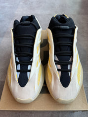 adidas Yeezy 700 V3 Safflower (Preowned Size 10) - Pre-Owned