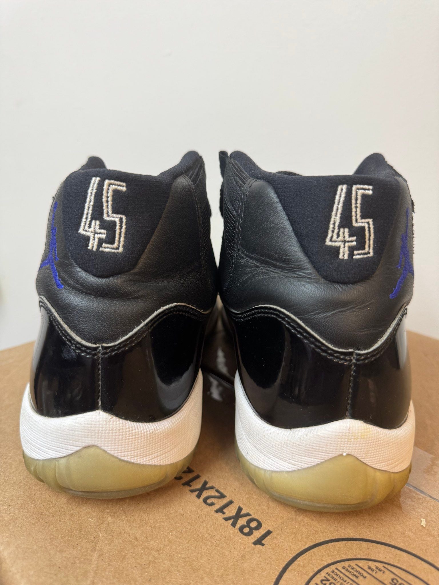 Jordan 11 Retro Space Jam (2016) - Pre-Owned Size 9 (No original box)