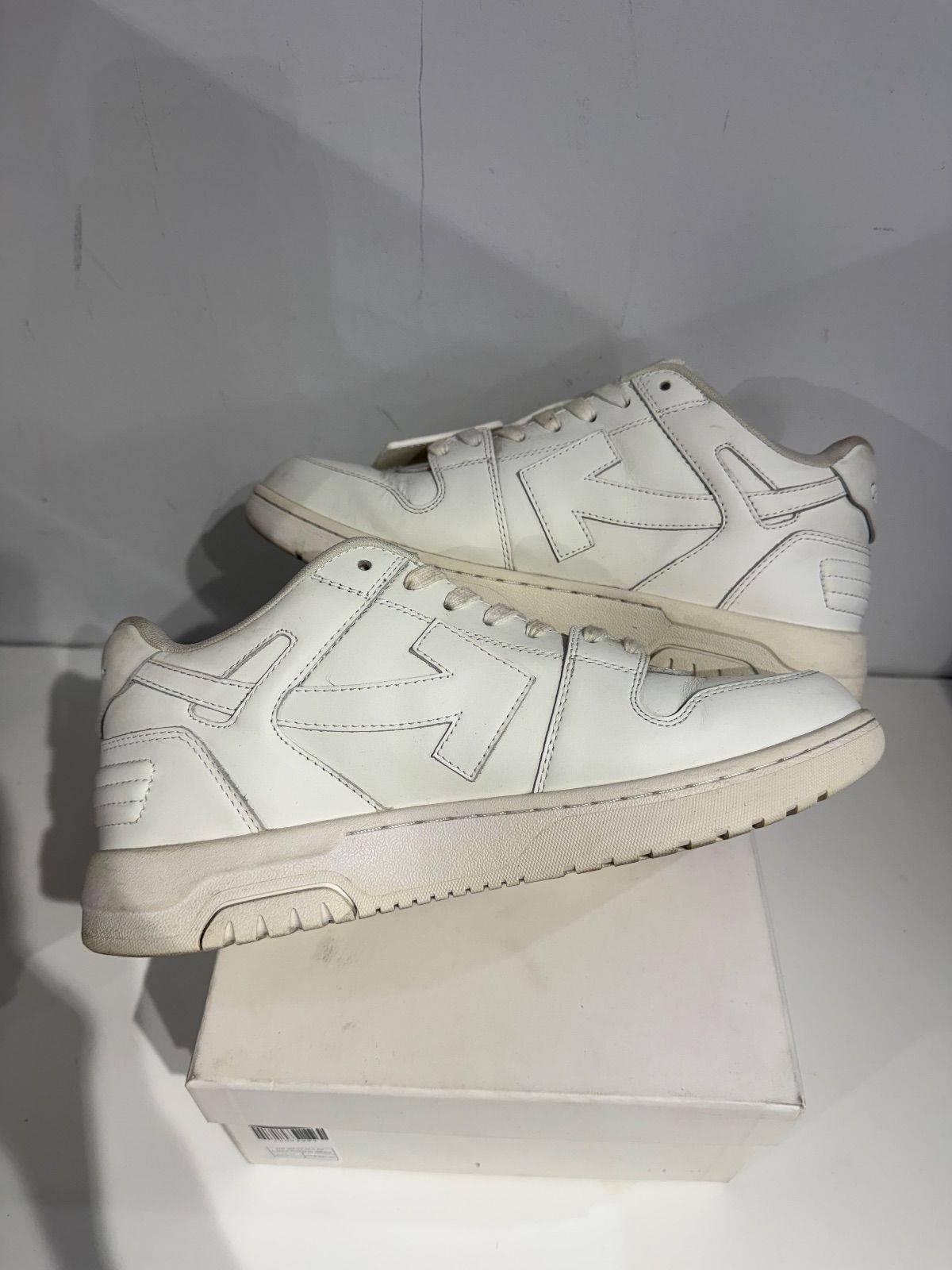 Off-White Out Of Office Sneaker White - Lightly Pre-Owned Size 9