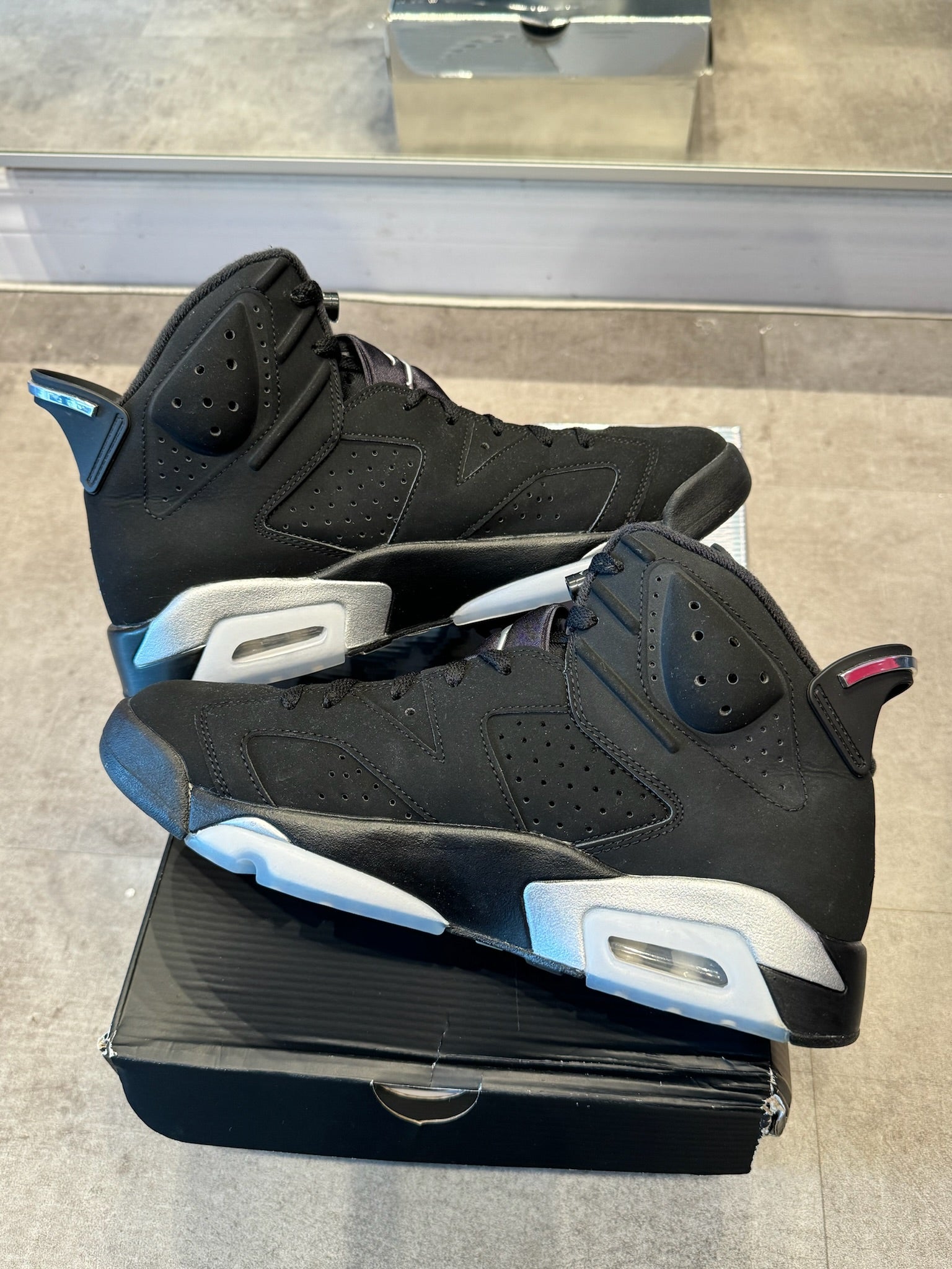 Jordan 6 Retro Chrome Metallic Silver - Pre-Owned Size 9.5