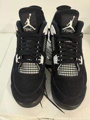 Jordan 4 Retro White Thunder - Pre-Owned Size 10.5