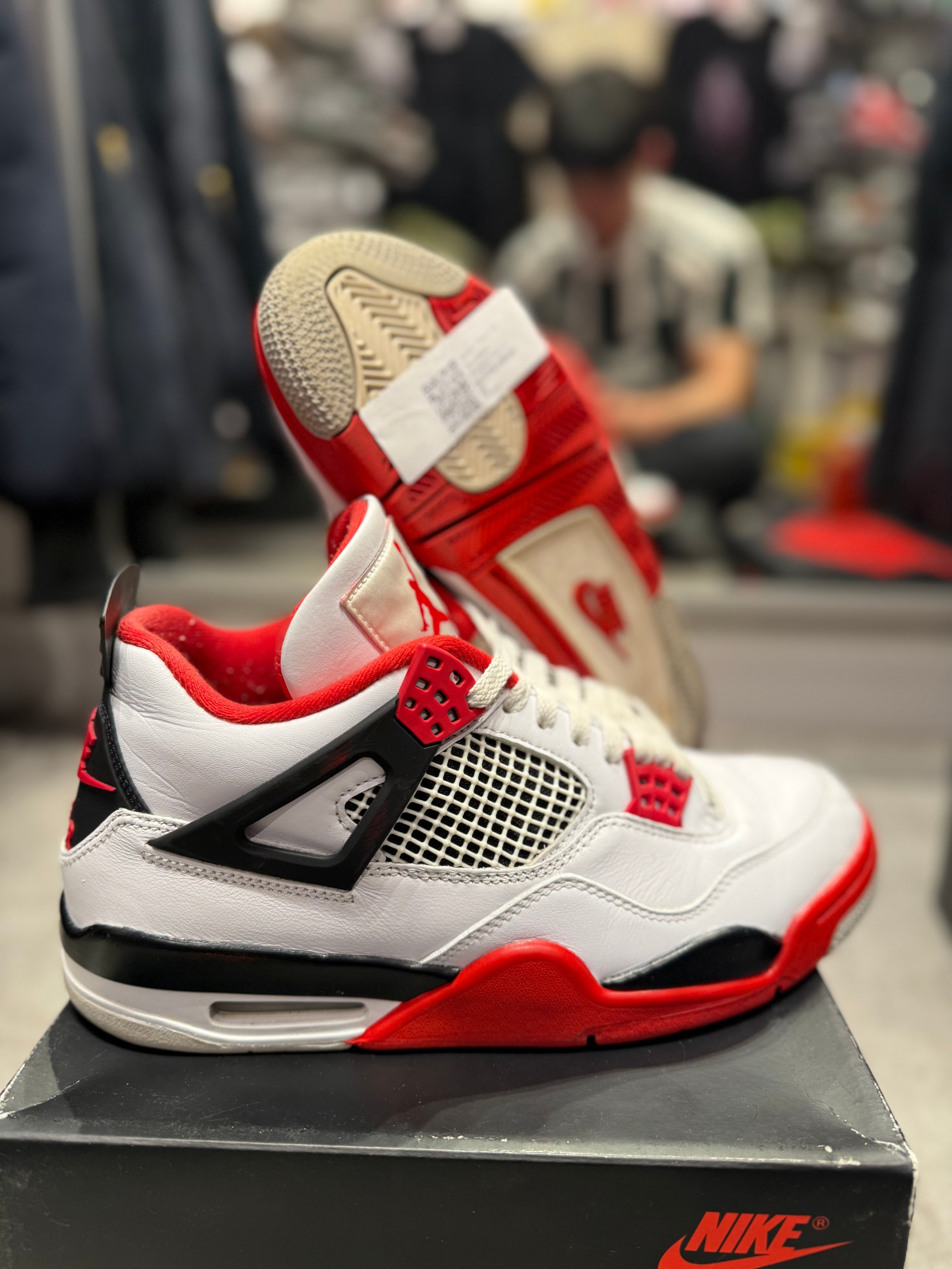 Jordan 4 Retro Fire Red (2020) (Preowned Size 9)