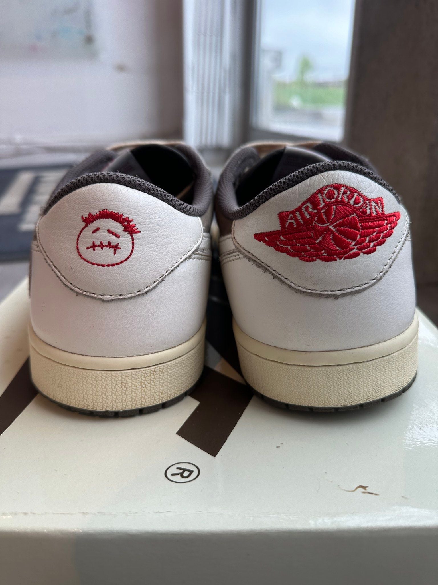 Jordan 1 Retro Low OG SP Travis Scott Reverse Mocha - Pre-Owned Size 11