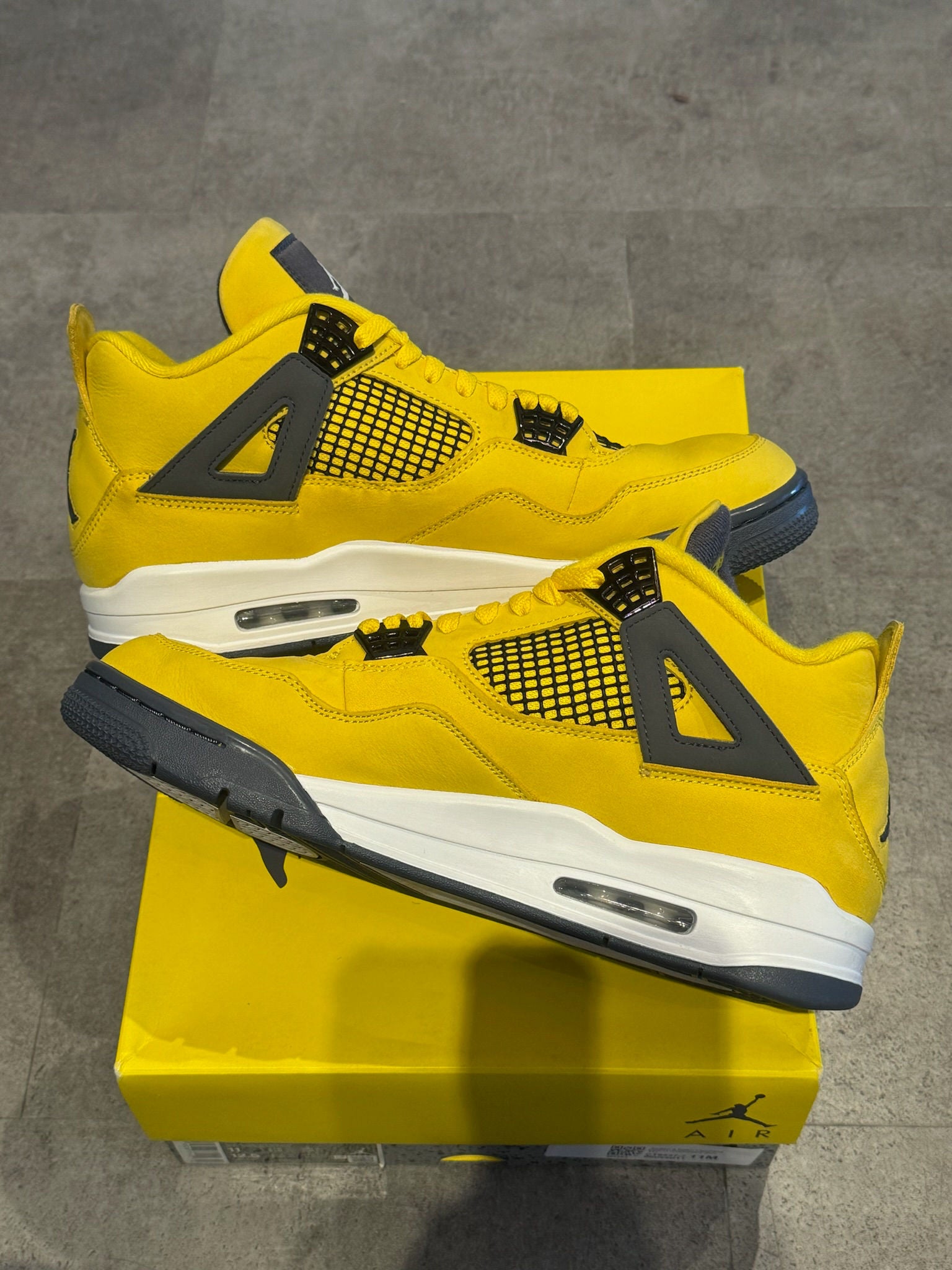 Jordan 4 Retro Lightning (2021) - Pre-Owned Size 11M