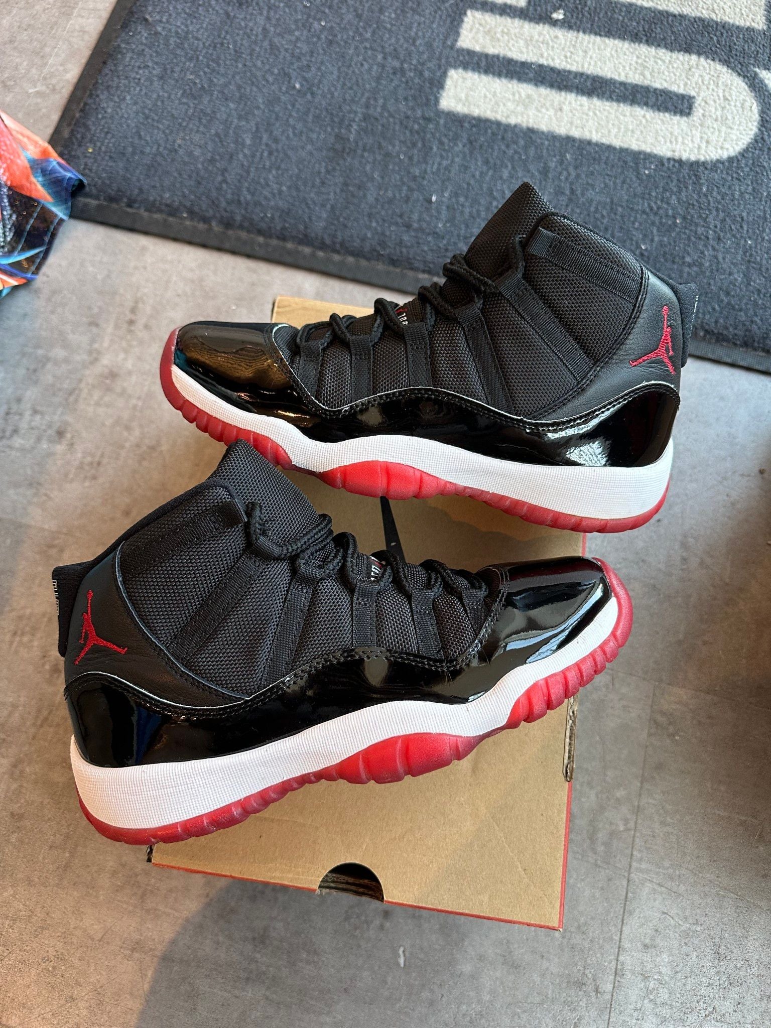 Jordan 11 Retro Playoffs Bred (2019) (GS) - Pre-Owned Size 7Y