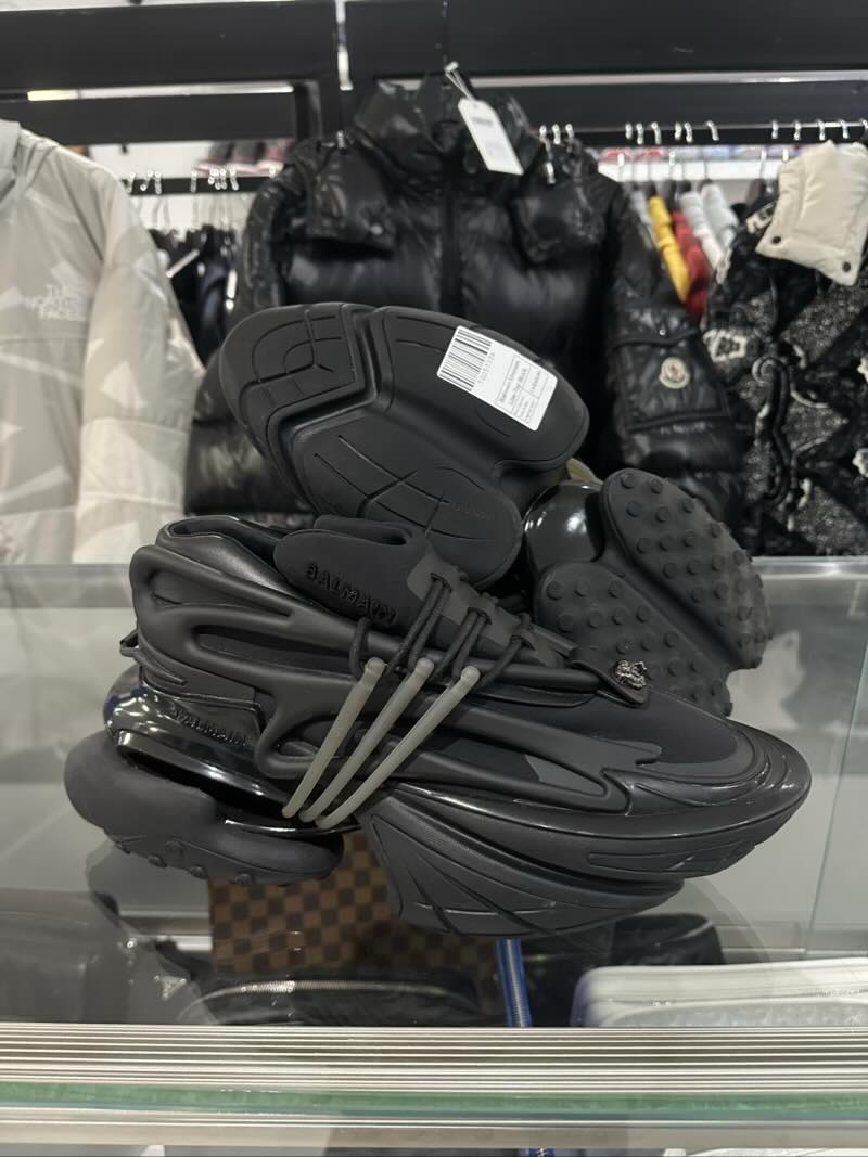 Balmain Unicorn Low-Top Black - Pre-Owned Size 9 (No original box)