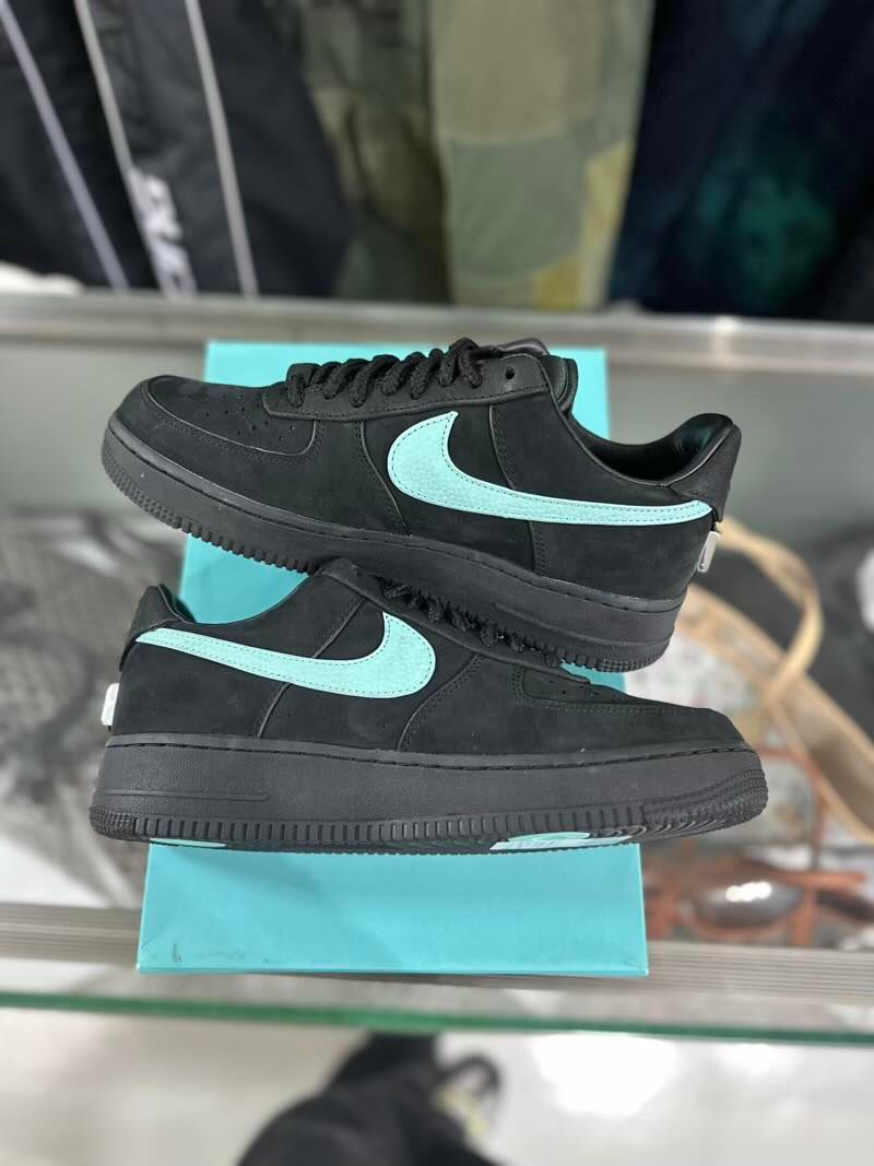 Nike Air Force 1 Low Tiffany & Co. 1837 - Lightly Pre-Owned Size 9