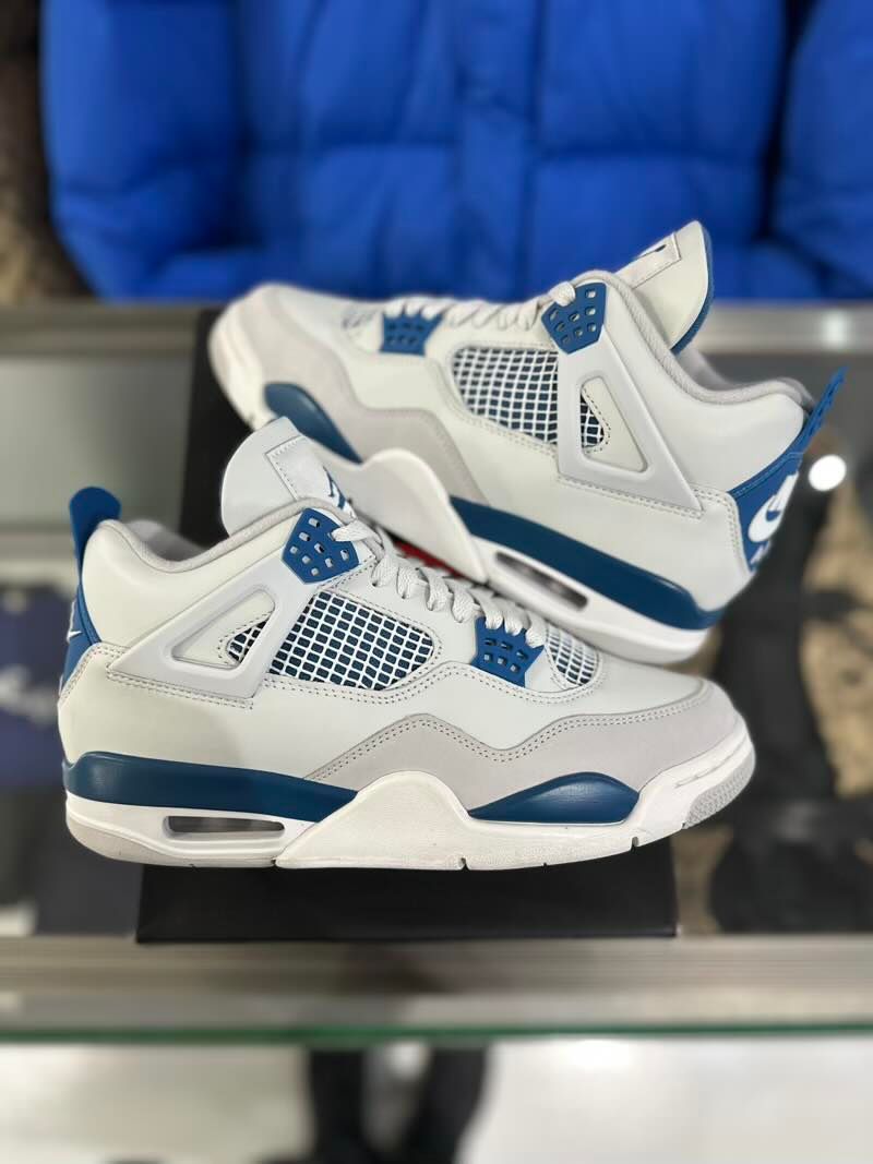 Jordan 4 Retro Military Blue (2024) - Pre-Owned Size 9