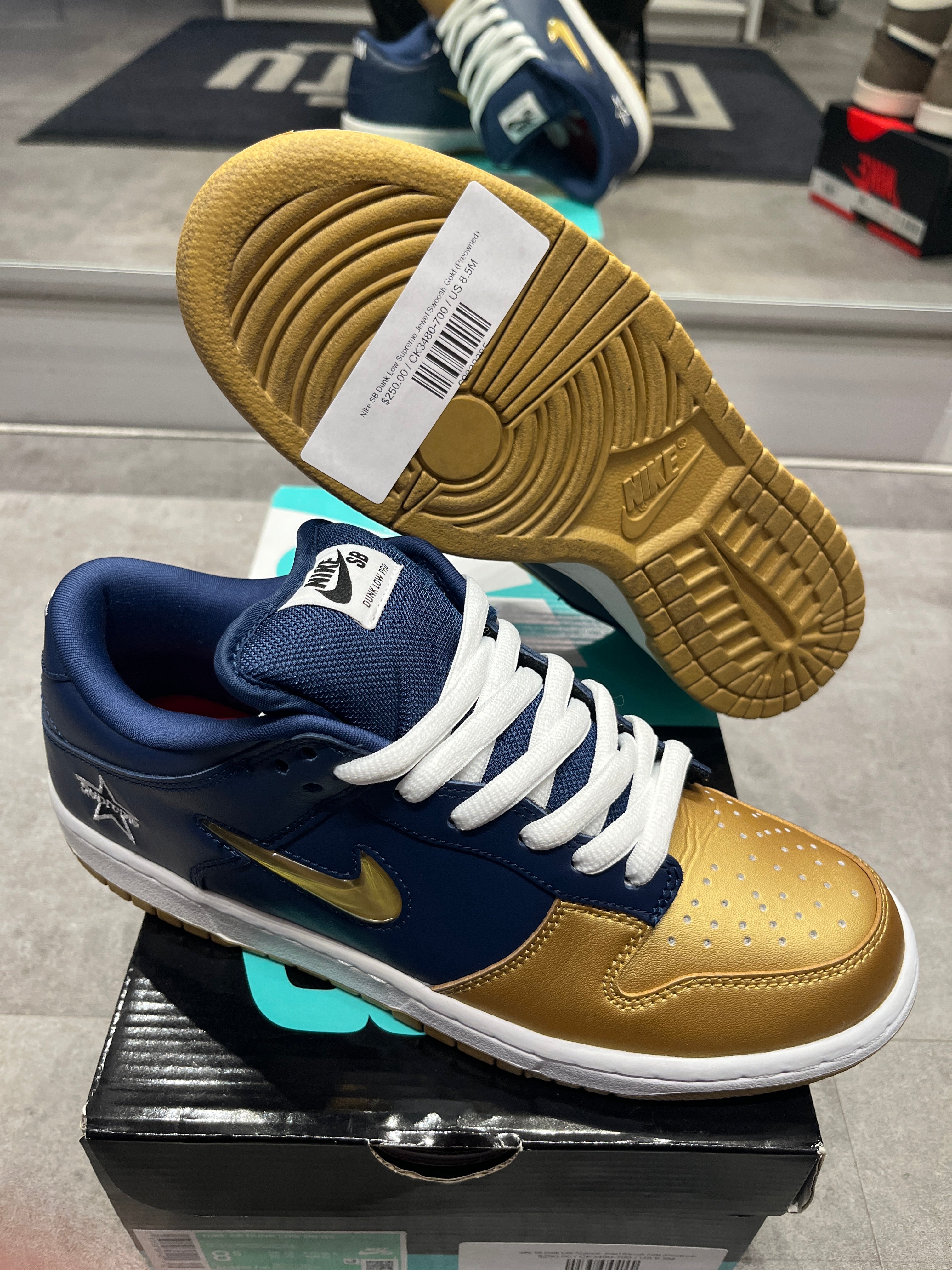 Nike SB Dunk Low Supreme Jewel Swoosh Gold - Pre-Owned Size 8.5