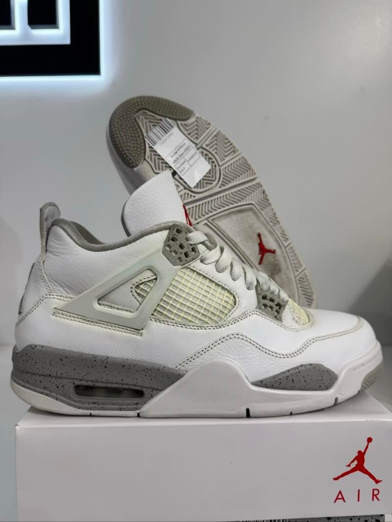 Jordan 4 Retro White Oreo (2021) - Pre-Owned Size 9