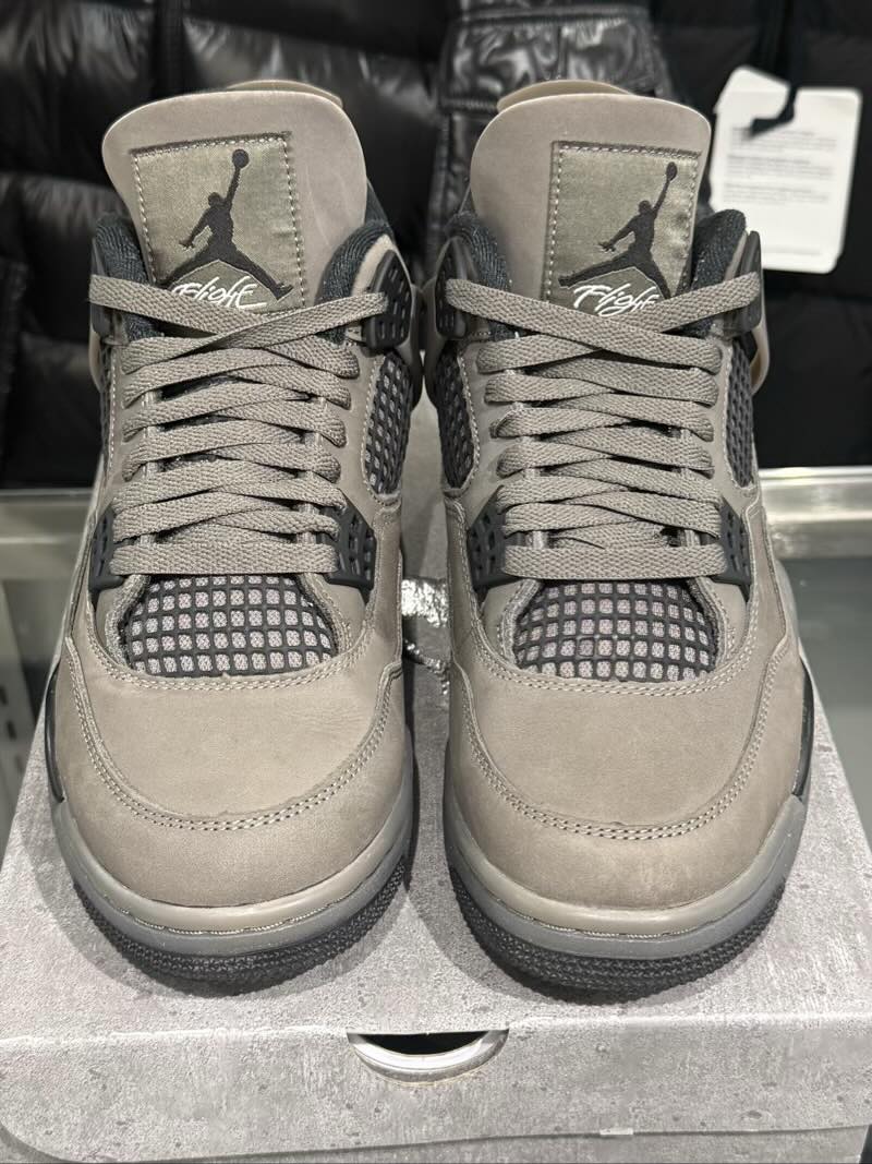 Jordan 4 Retro Cave Stone - Pre-Owned Size 8.5M