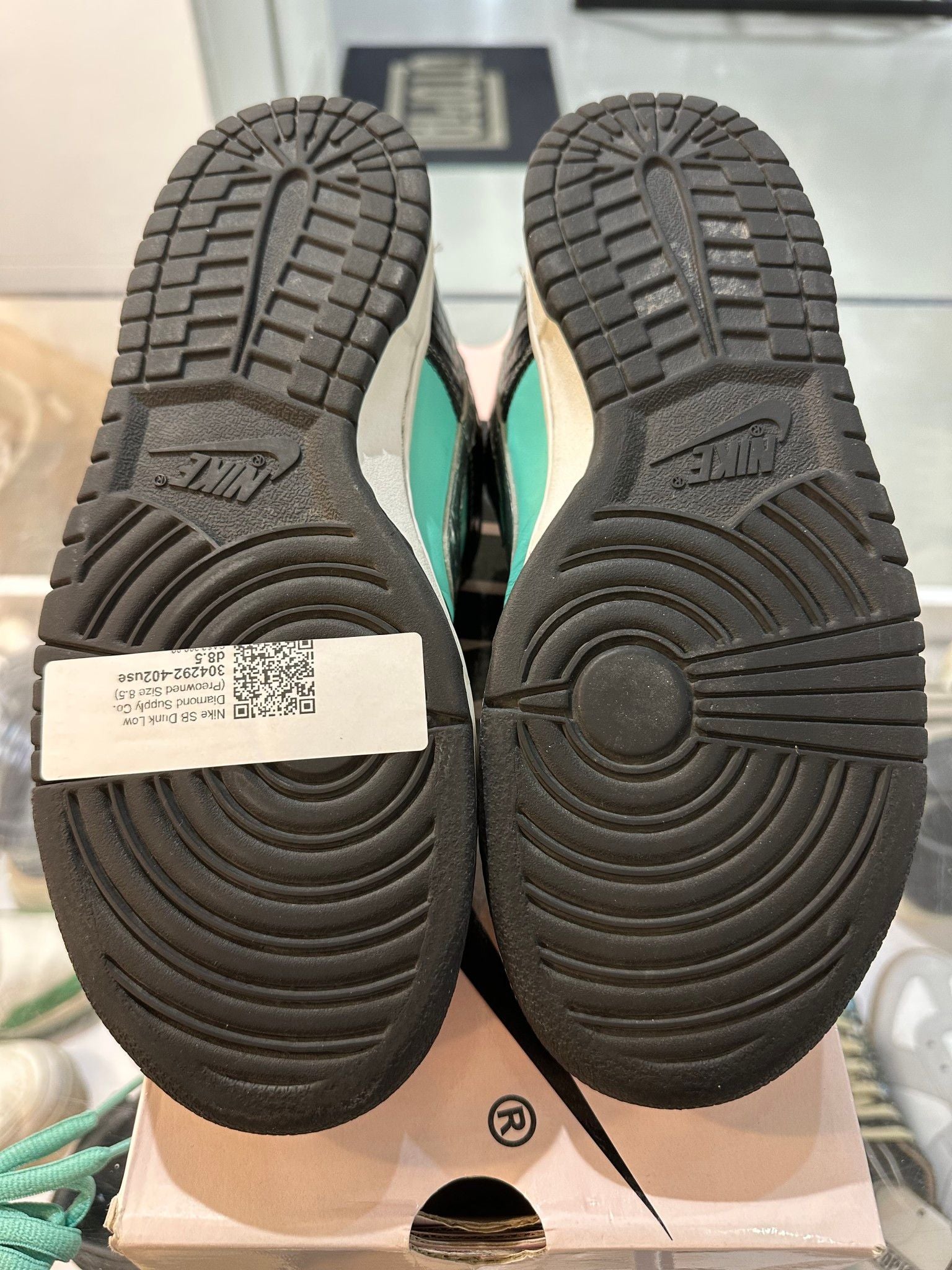 Nike SB Dunk Low Diamond Supply Co. - Pre-Owned Size 8.5