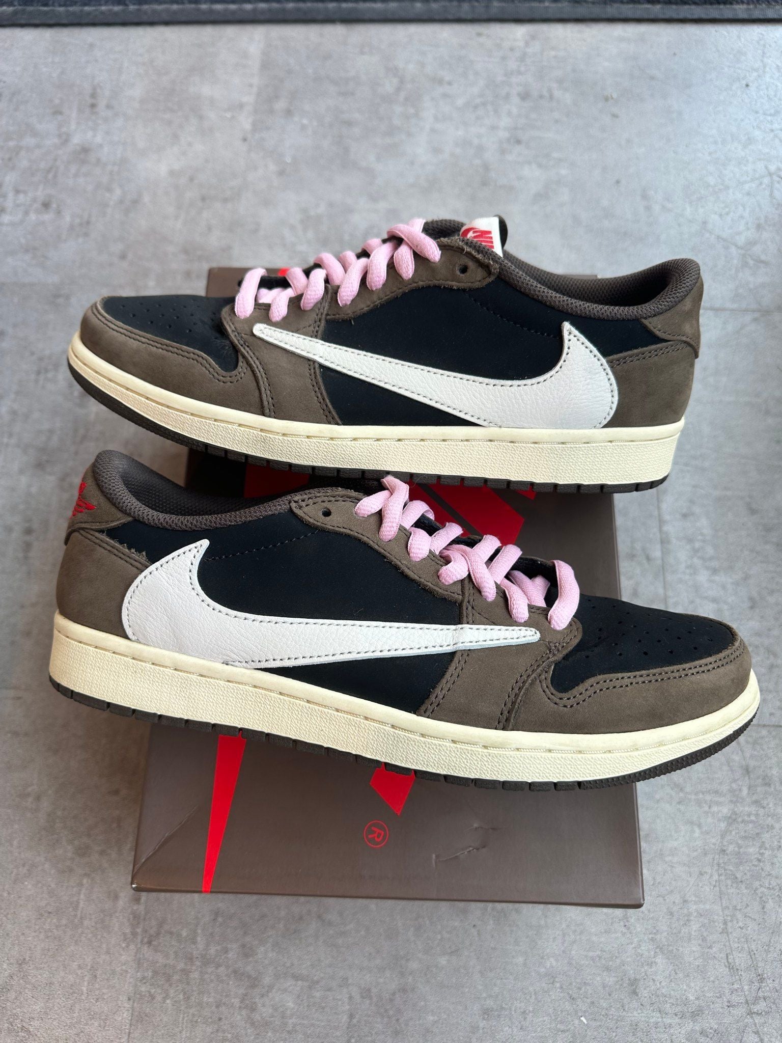 Air Jordan 1 Retro Low OG SP Travis Scott Mocha - Pre-Owned Size 9.5