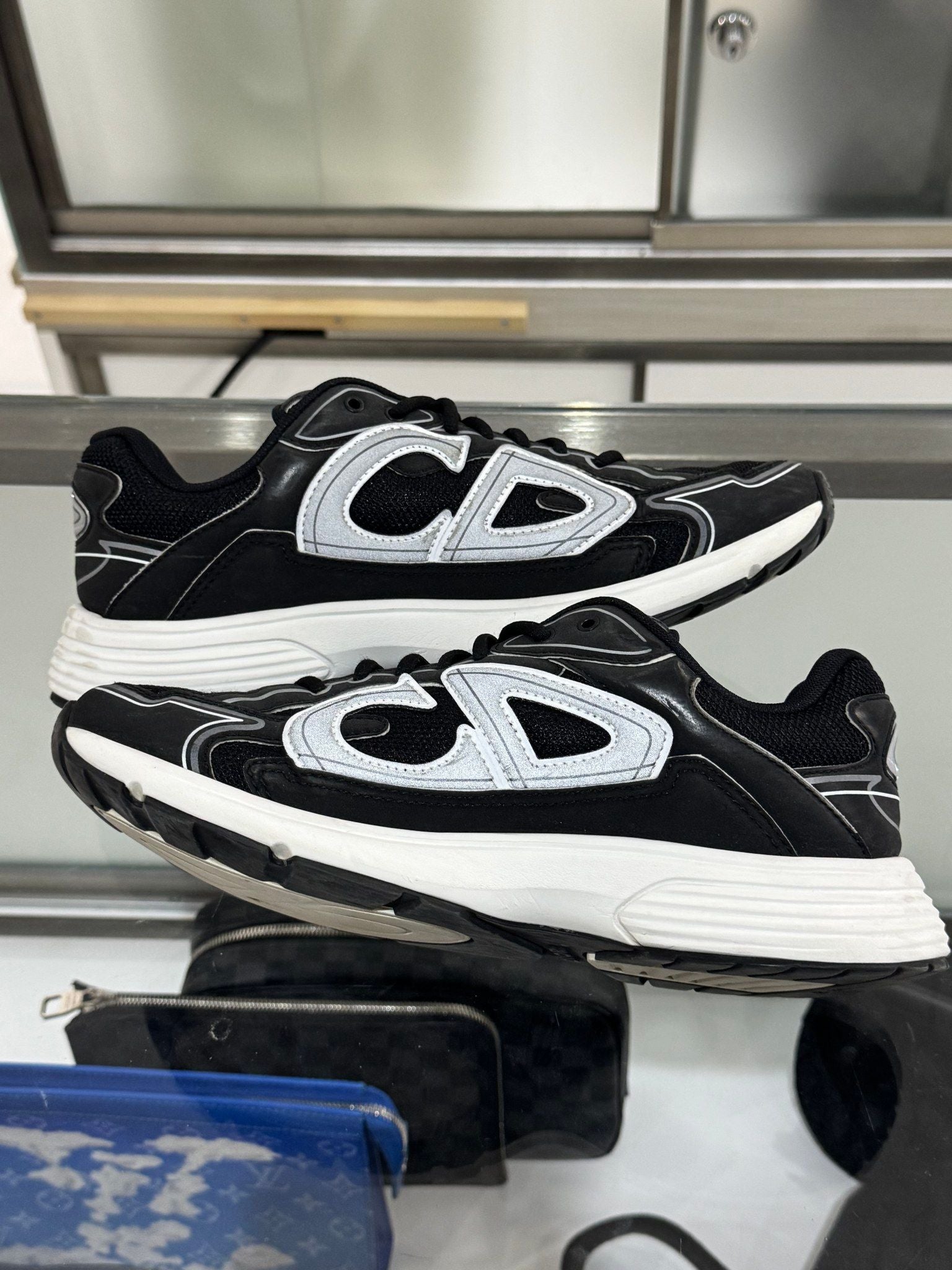 Dior B30 Black - Pre-Owned Size 42 (No original box)