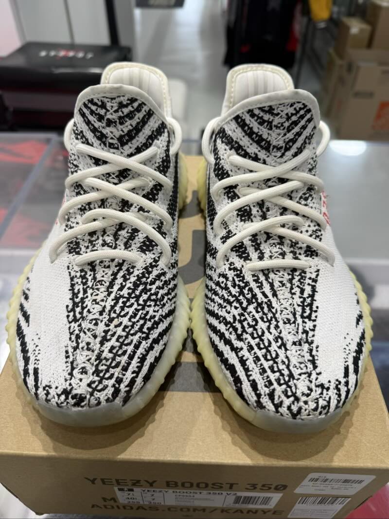 Adidas Yeezy Boost 350 V2 Zebra - Pre-Owned Size 7.5