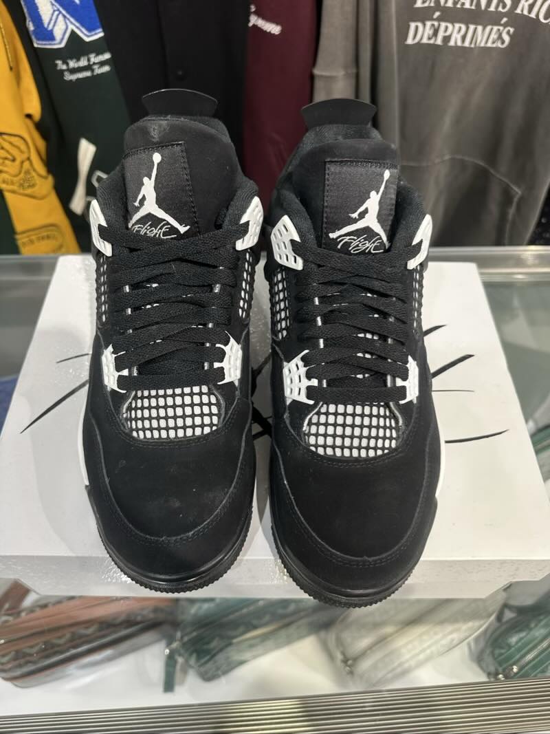 Jordan 4 Retro White Thunder - Gently Pre-Owned Size 8