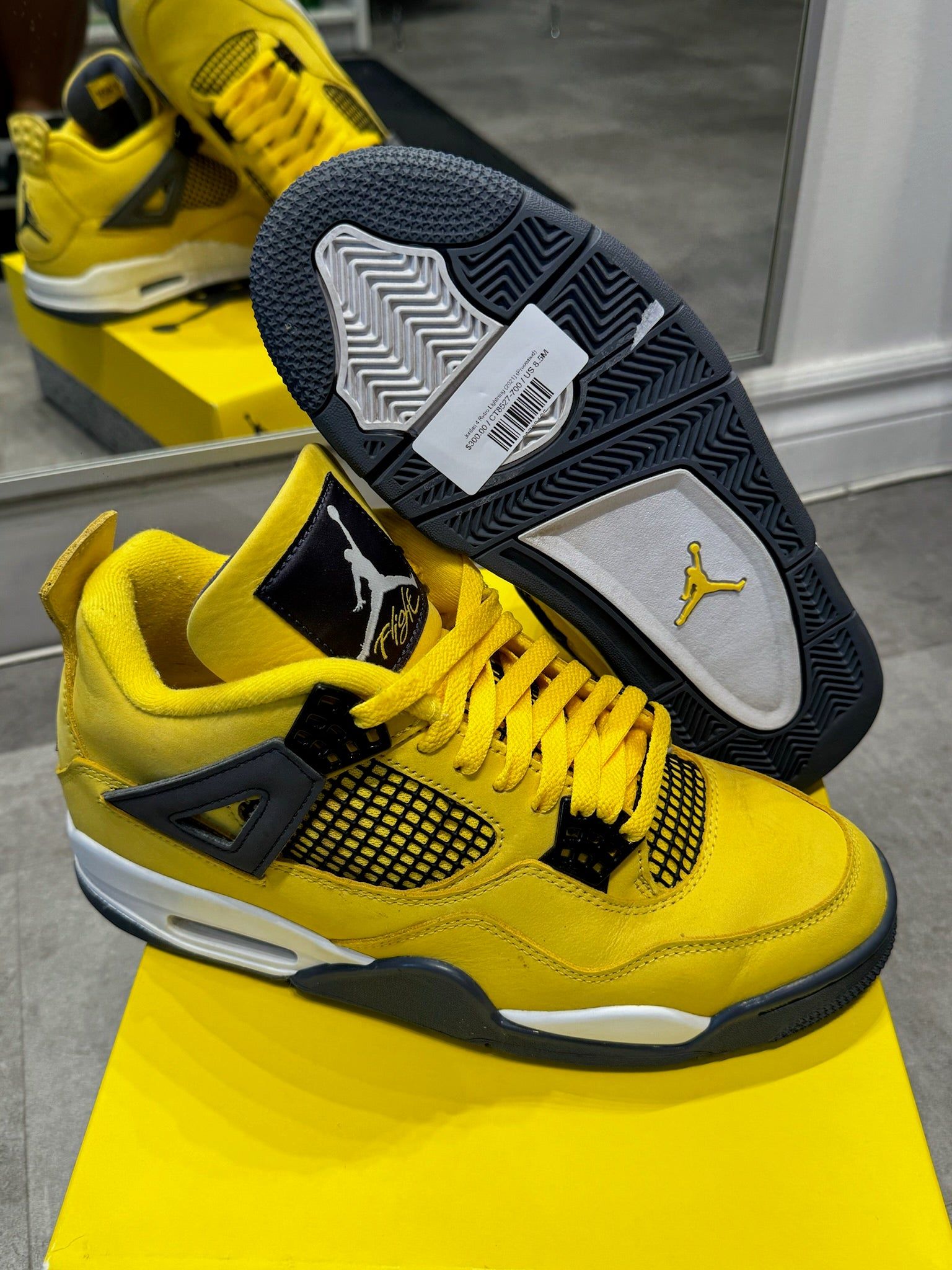 Jordan 4 Retro Lightning (2021) - Pre-Owned Size 8.5