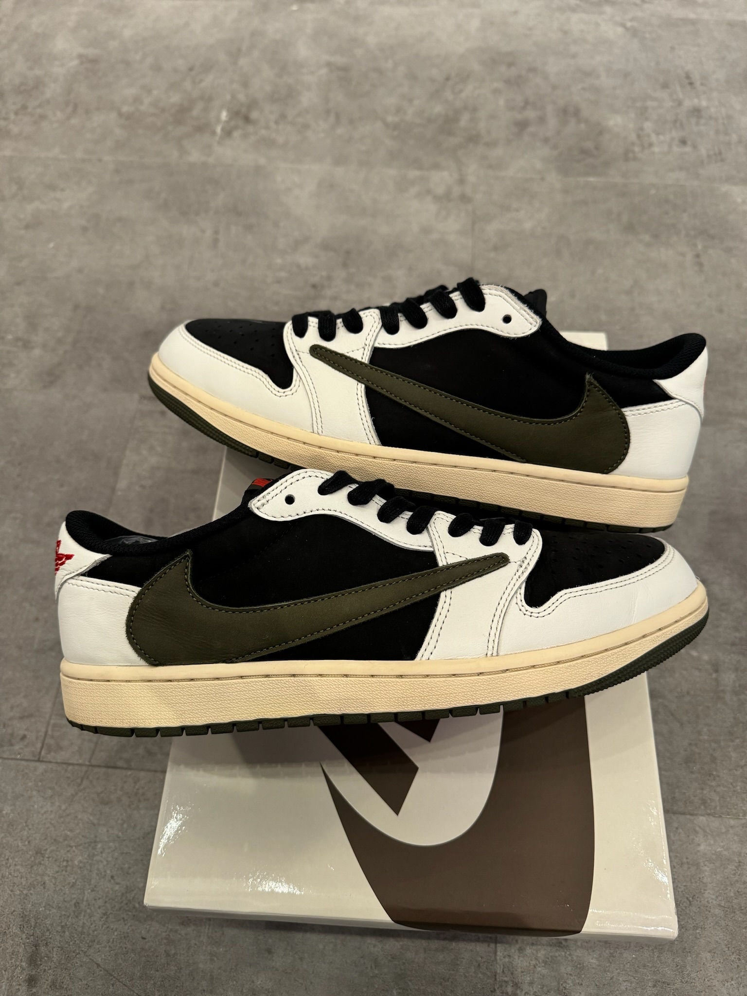 Jordan 1 Retro Low OG SP Travis Scott Olive (W) - Worn Twice Size 10.5M/12W