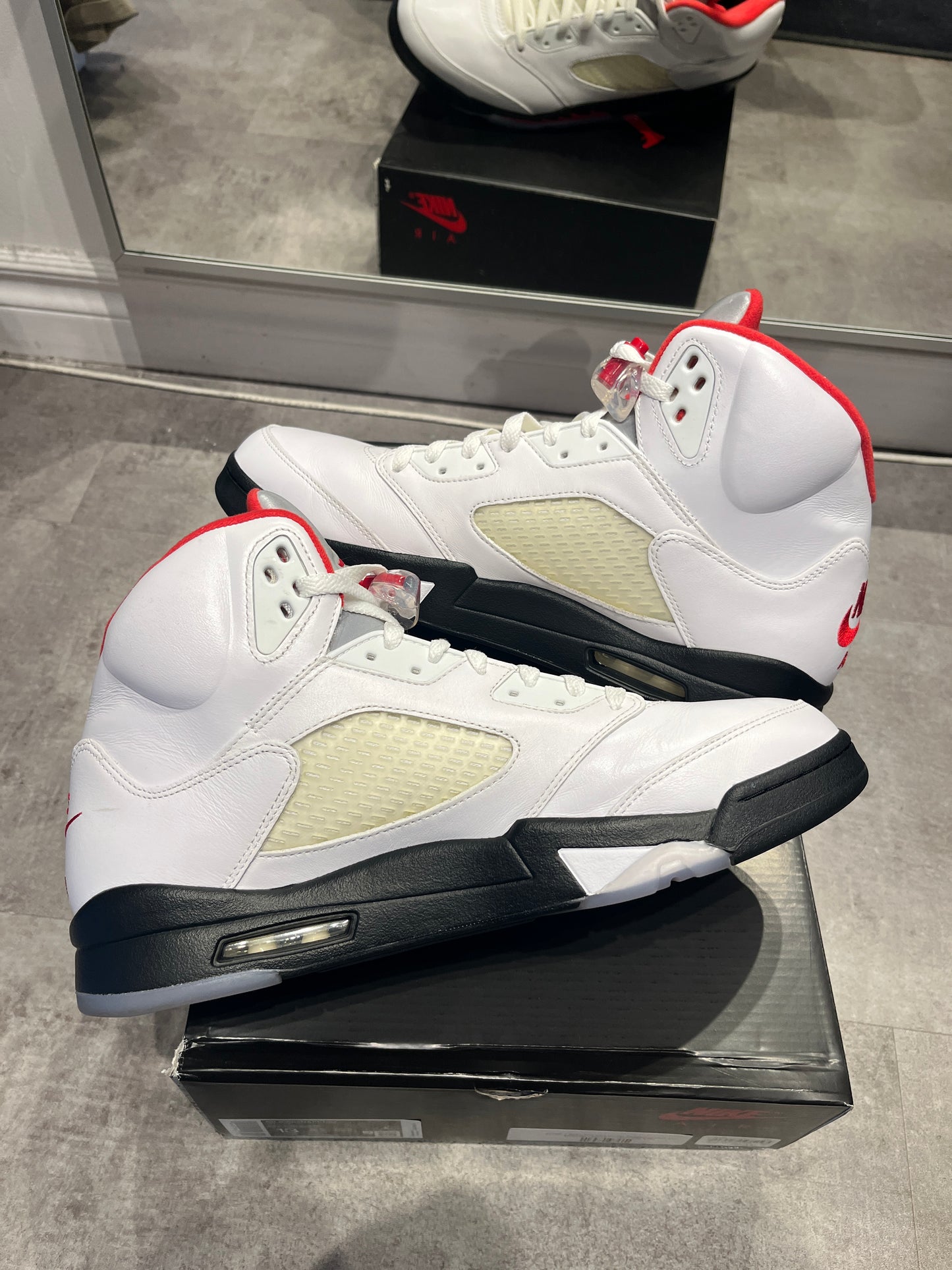 Jordan 5 Retro Fire Red (2020) (Preowned Size 13)