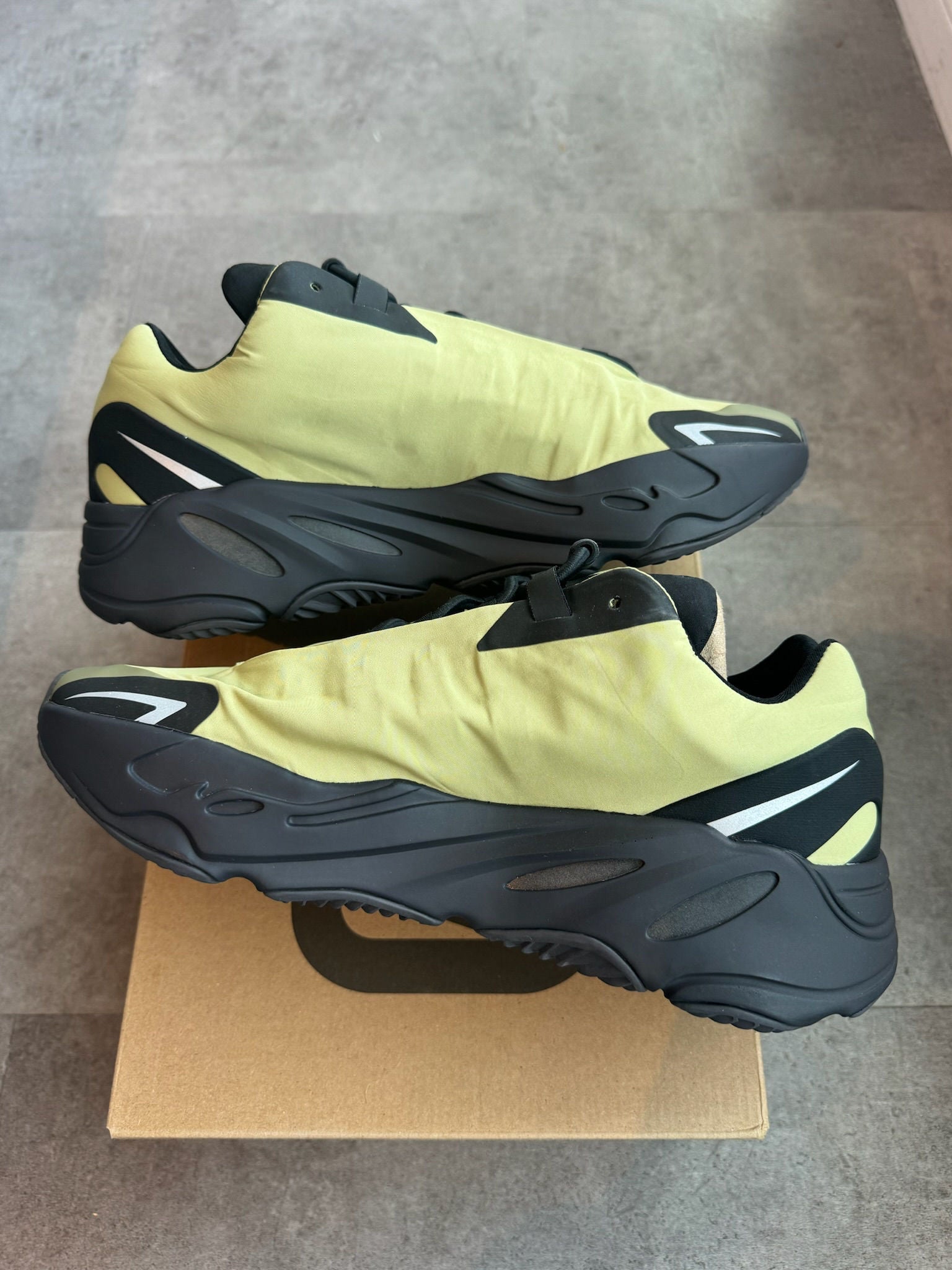 adidas Yeezy Boost 700 MNVN Resin - Pre-Owned Size 10