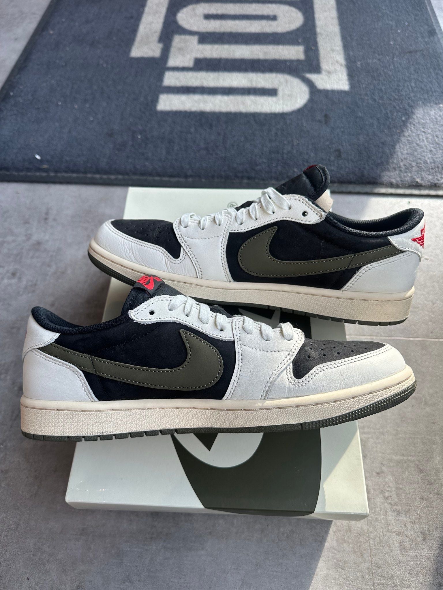 Jordan 1 Retro Low OG SP Travis Scott Olive (W) - Pre-Owned Size 10M/11.5W