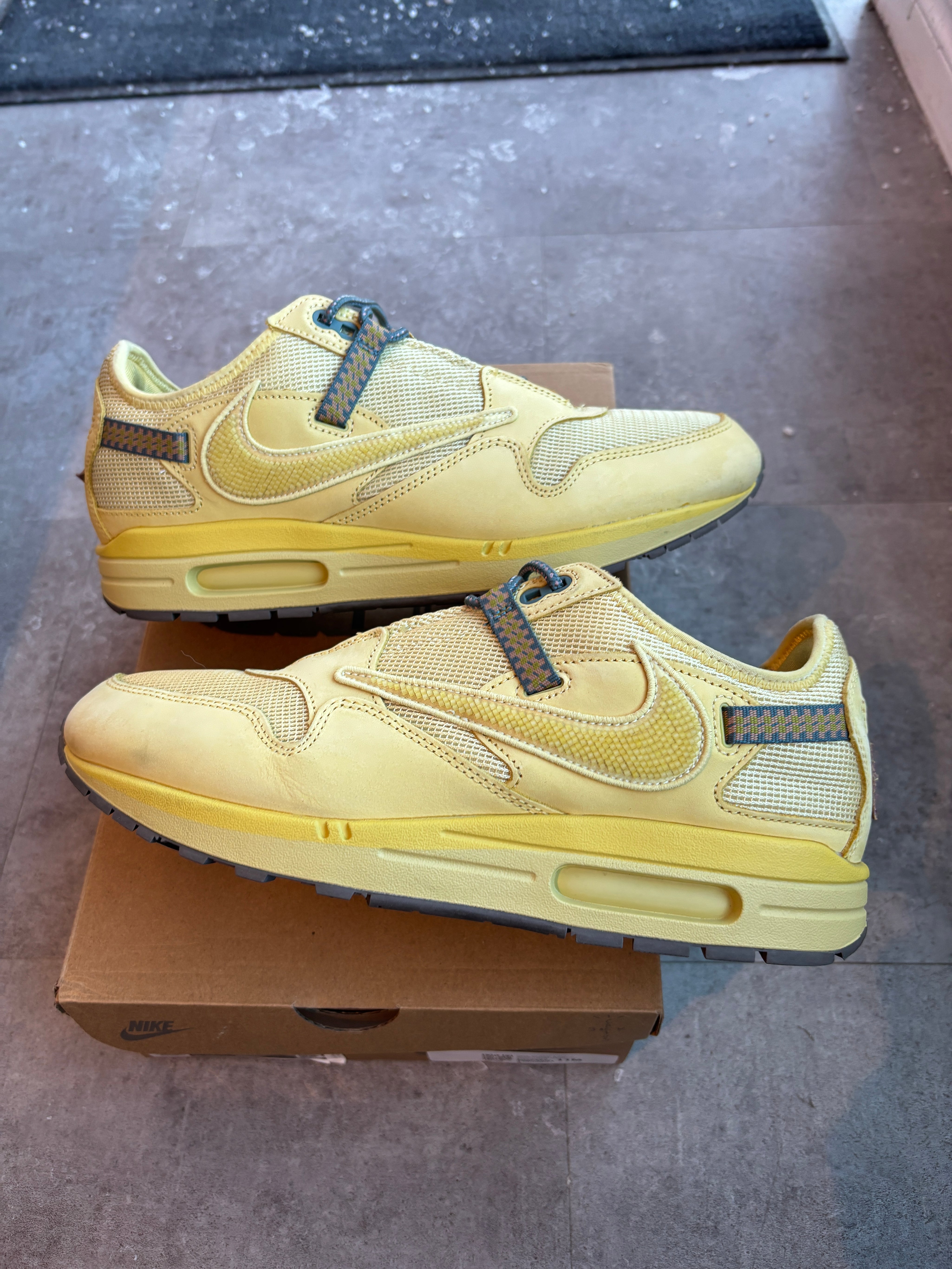 Nike Air Max 1 Travis Scott Cactus Jack Saturn Gold (Preowned Size 11)