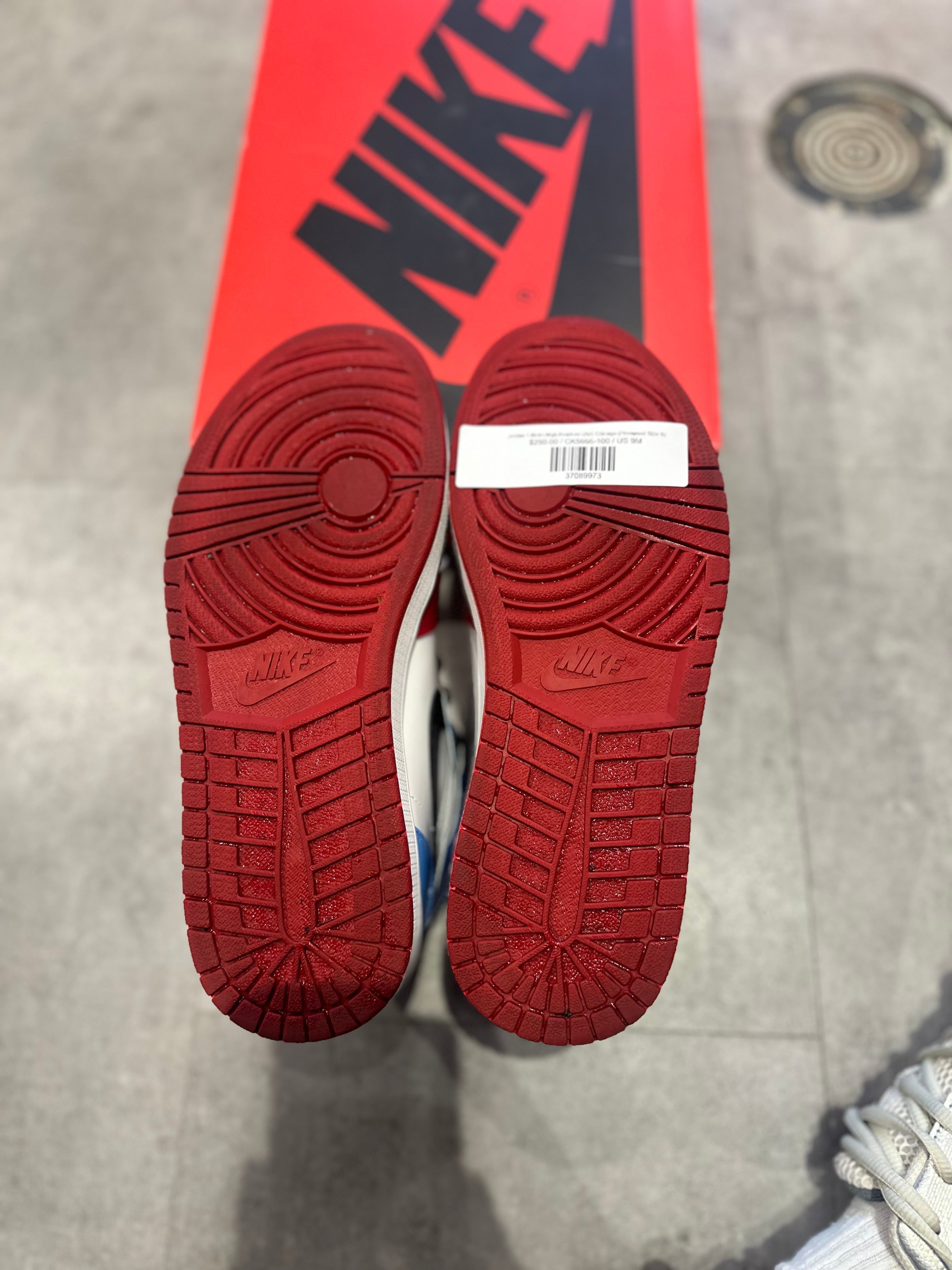 Jordan 1 Retro High Fearless UNC Chicago - Pre-Owned Size 9