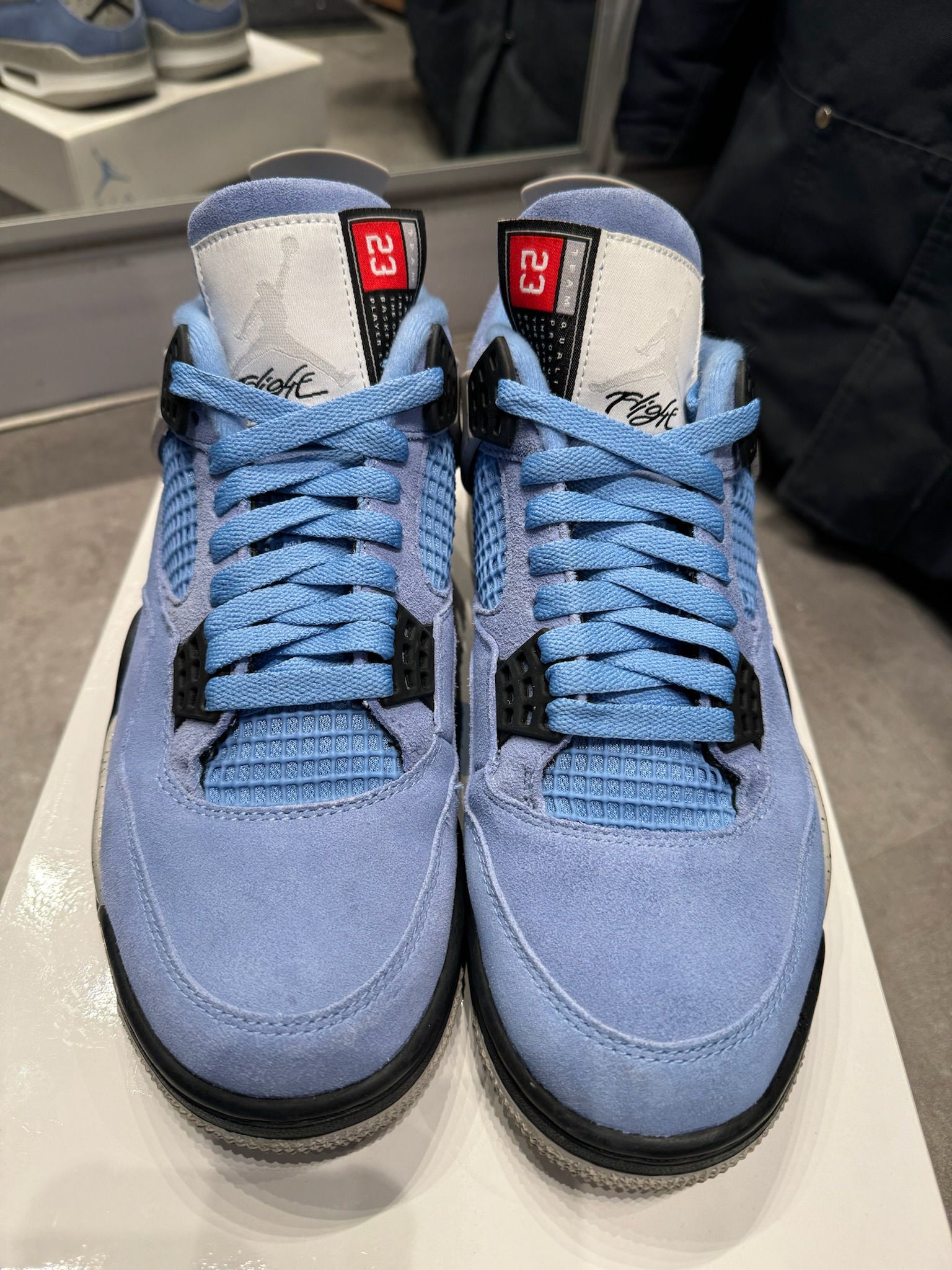 Jordan 4 Retro University Blue - Pre-Owned Size 8.5