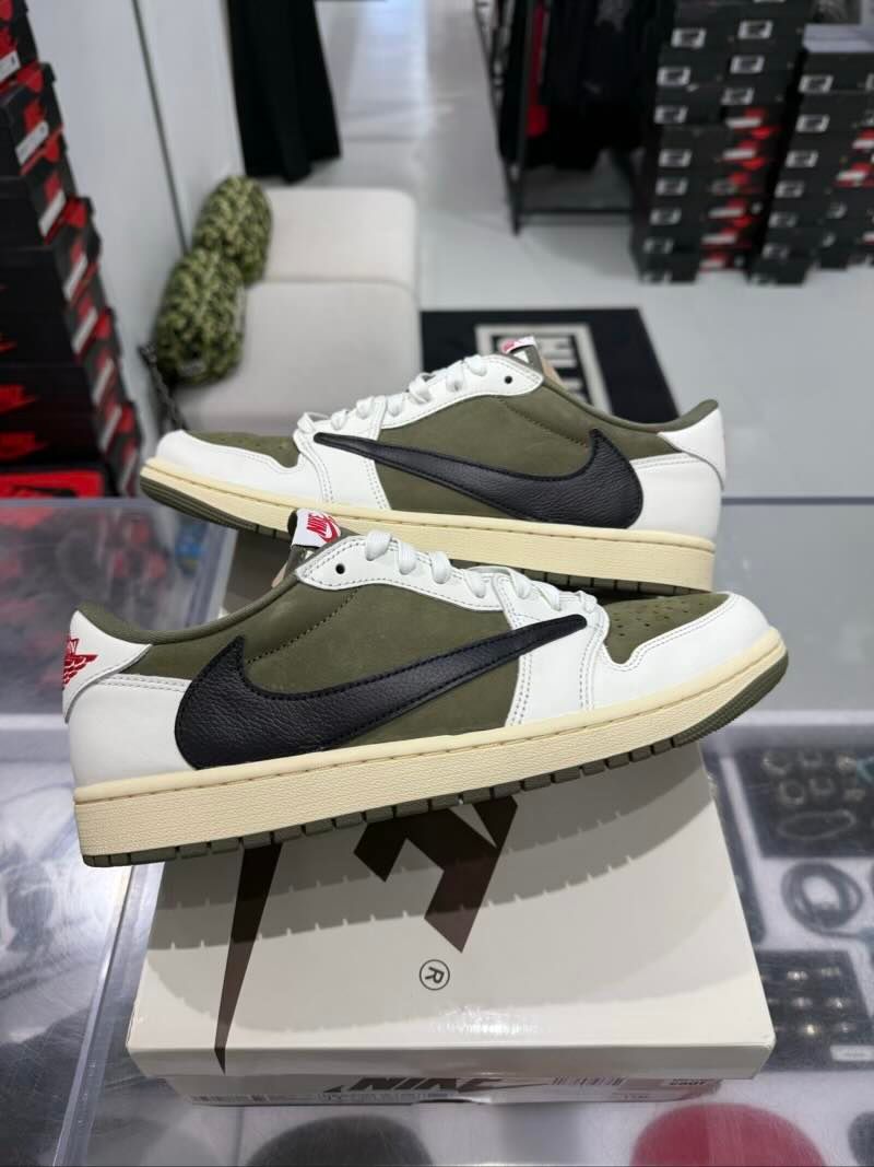 Jordan 1 Retro Low OG SP Travis Scott Medium Olive - Lightly Pre-Owned Size 11M