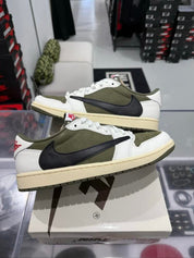 Jordan 1 Retro Low OG SP Travis Scott Medium Olive - Lightly Pre-Owned Size 11M