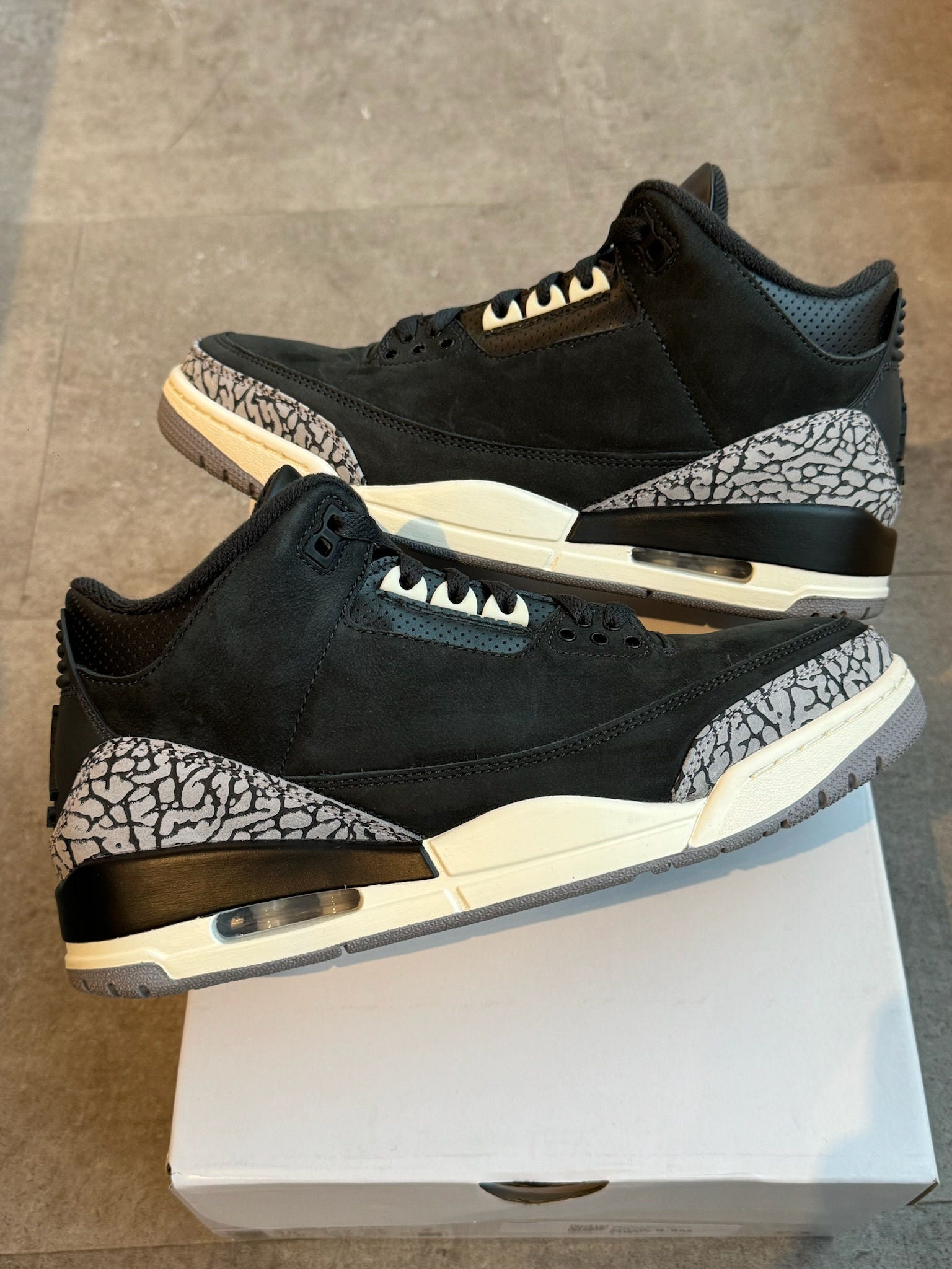 Jordan 3 Retro Off Noir (W) - Pre-Owned Size 8.5M/10W
