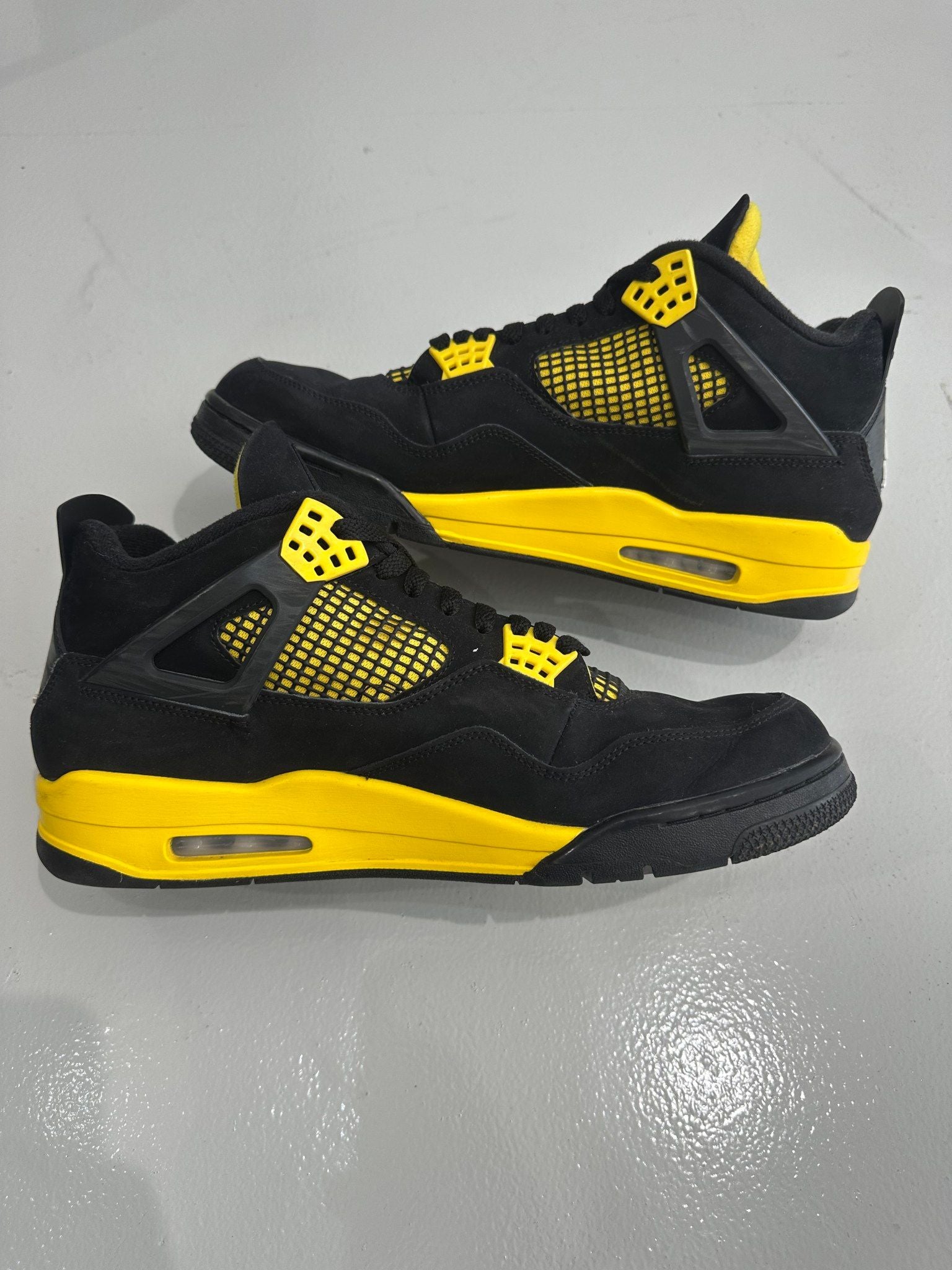 Jordan 4 Retro Thunder (2023) - Pre-Owned Size 12.5 (No Original Box)