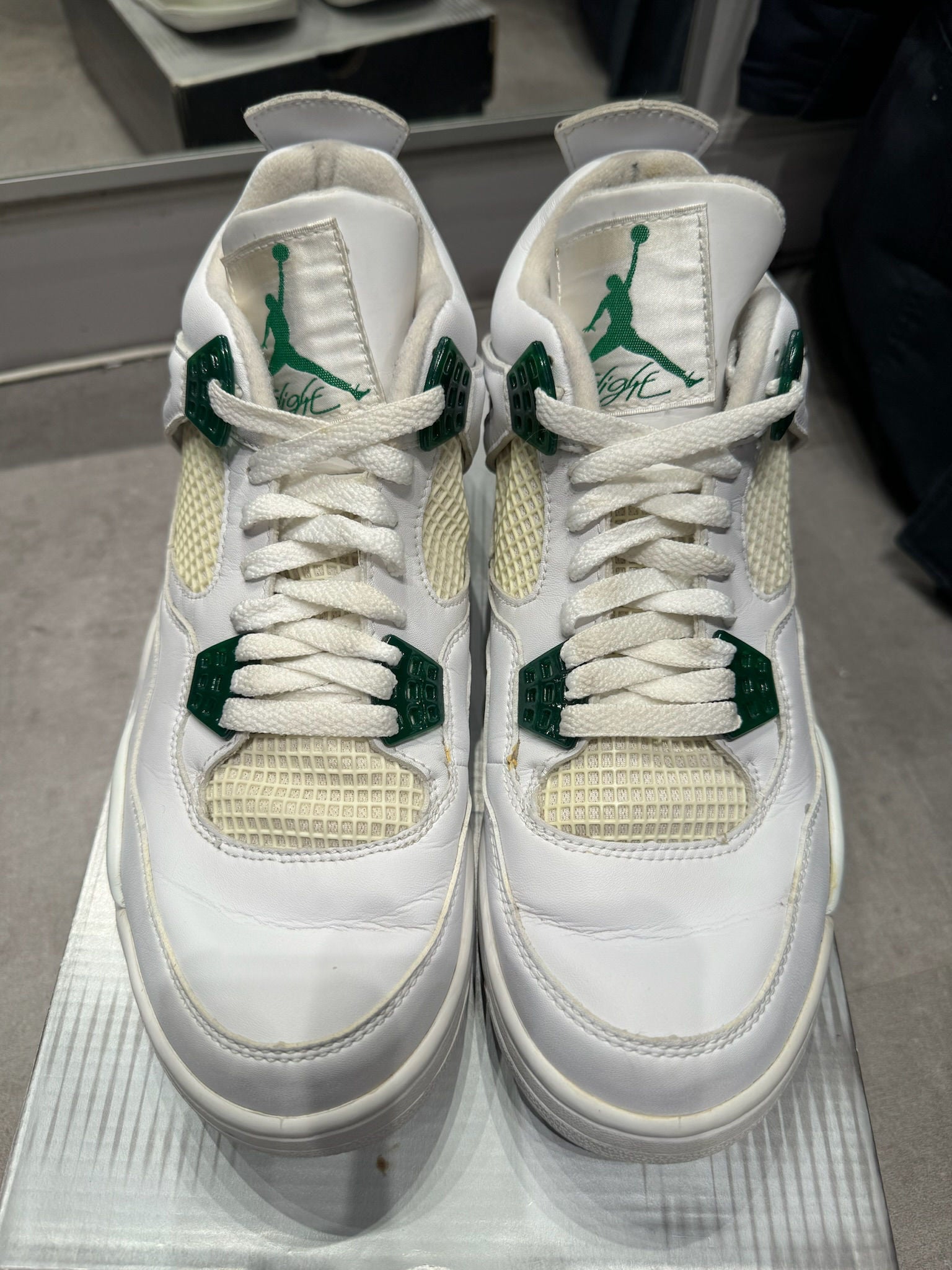 Jordan 4 Retro Classic Green - Pre-Owned Size 10