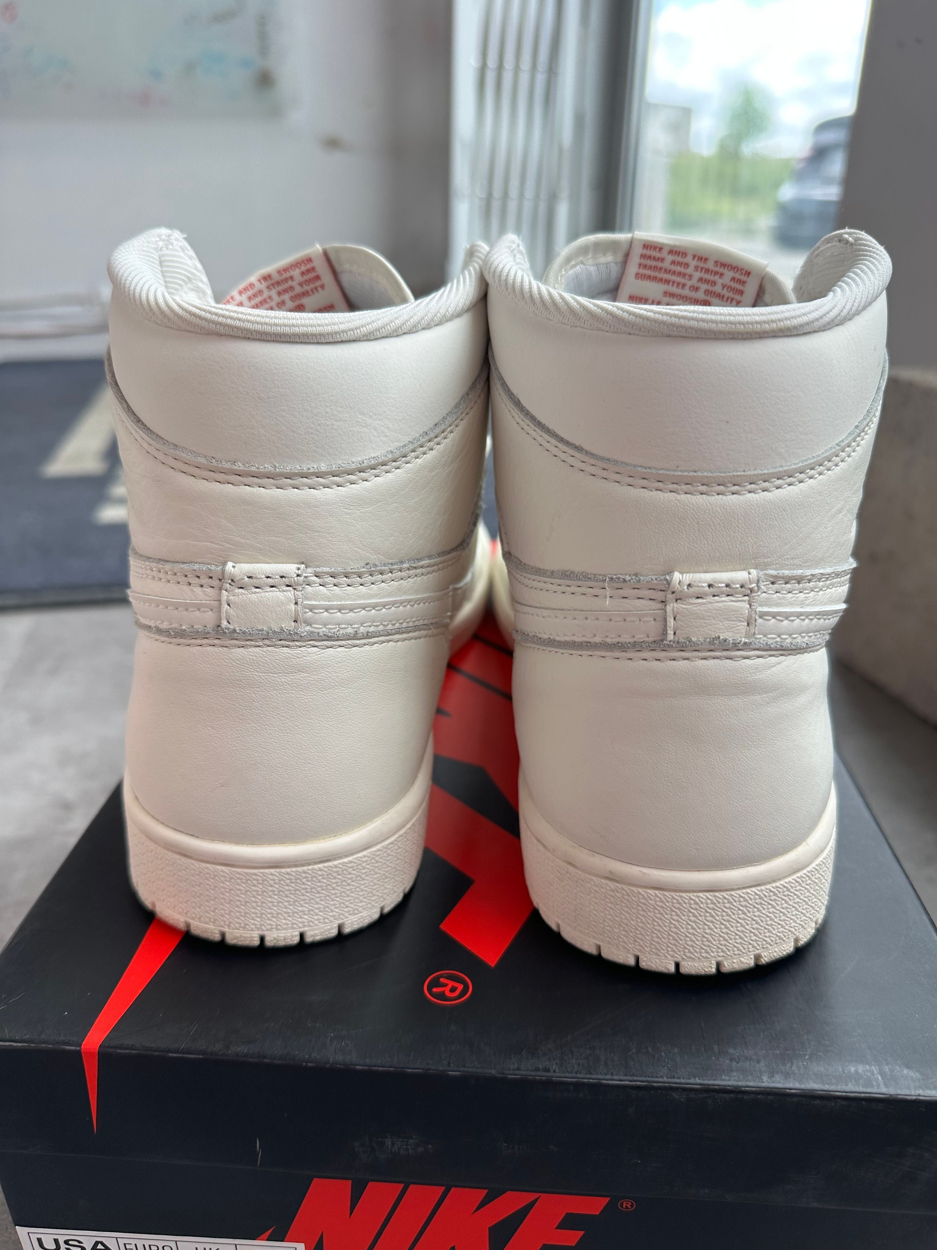 Jordan 1 Retro High OG Sail - Pre-Owned Size 9