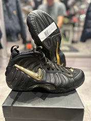 Nike Air Foamposite Pro Black Metallic Gold - Pre-Owned Size 11