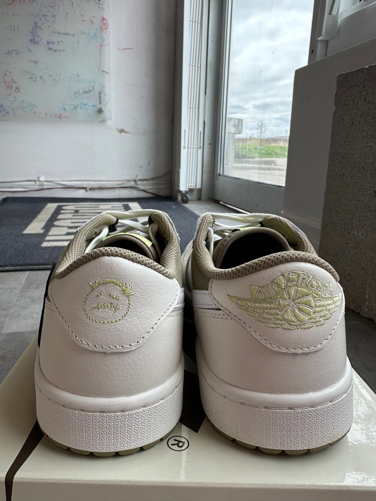 Jordan 1 Retro Low Golf Travis Scott Neutral Olive - Pre-Owned Size 10.5