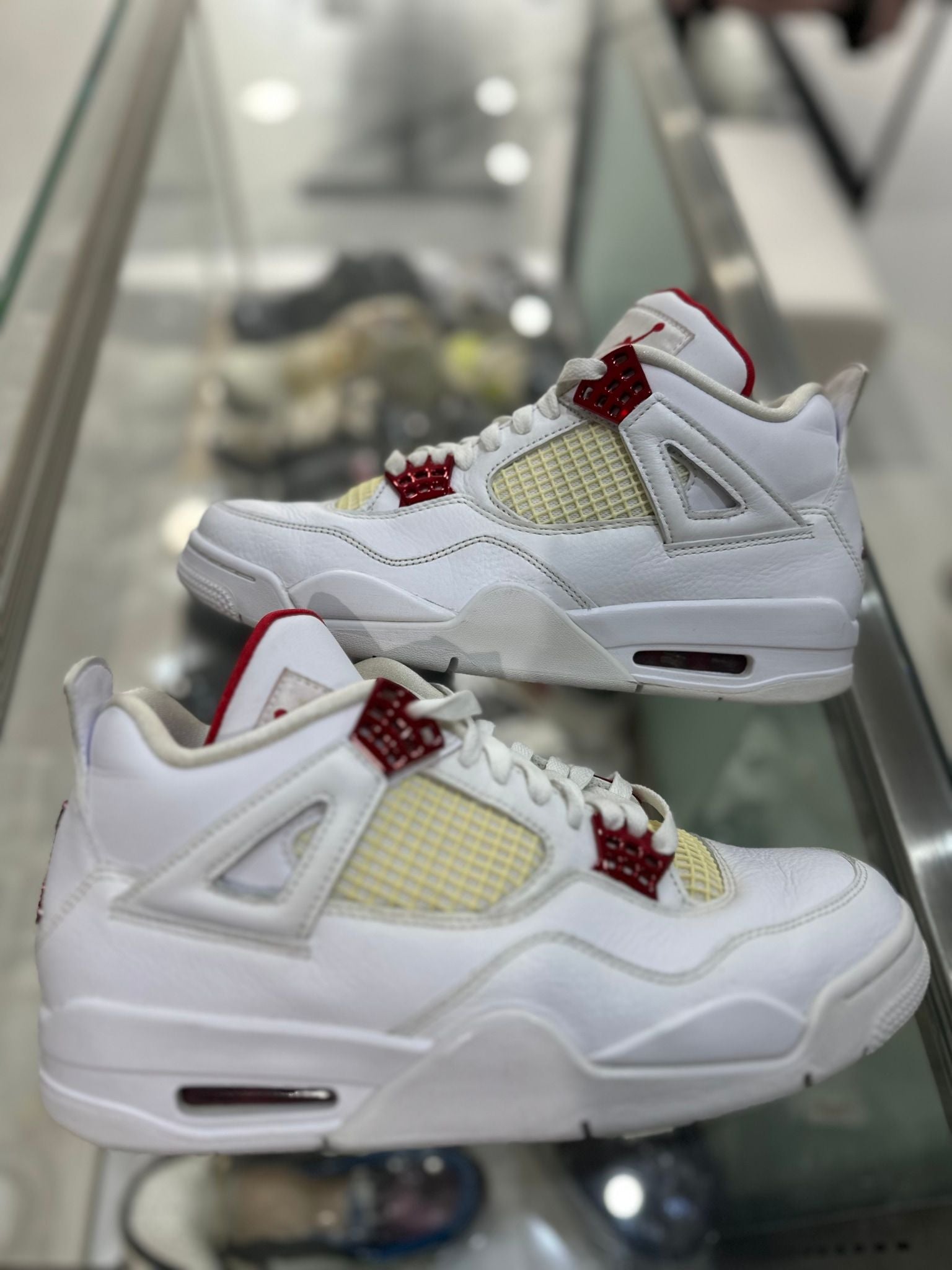 Jordan 4 Retro Metallic Red - Pre-Owned Size 9 (No original box)