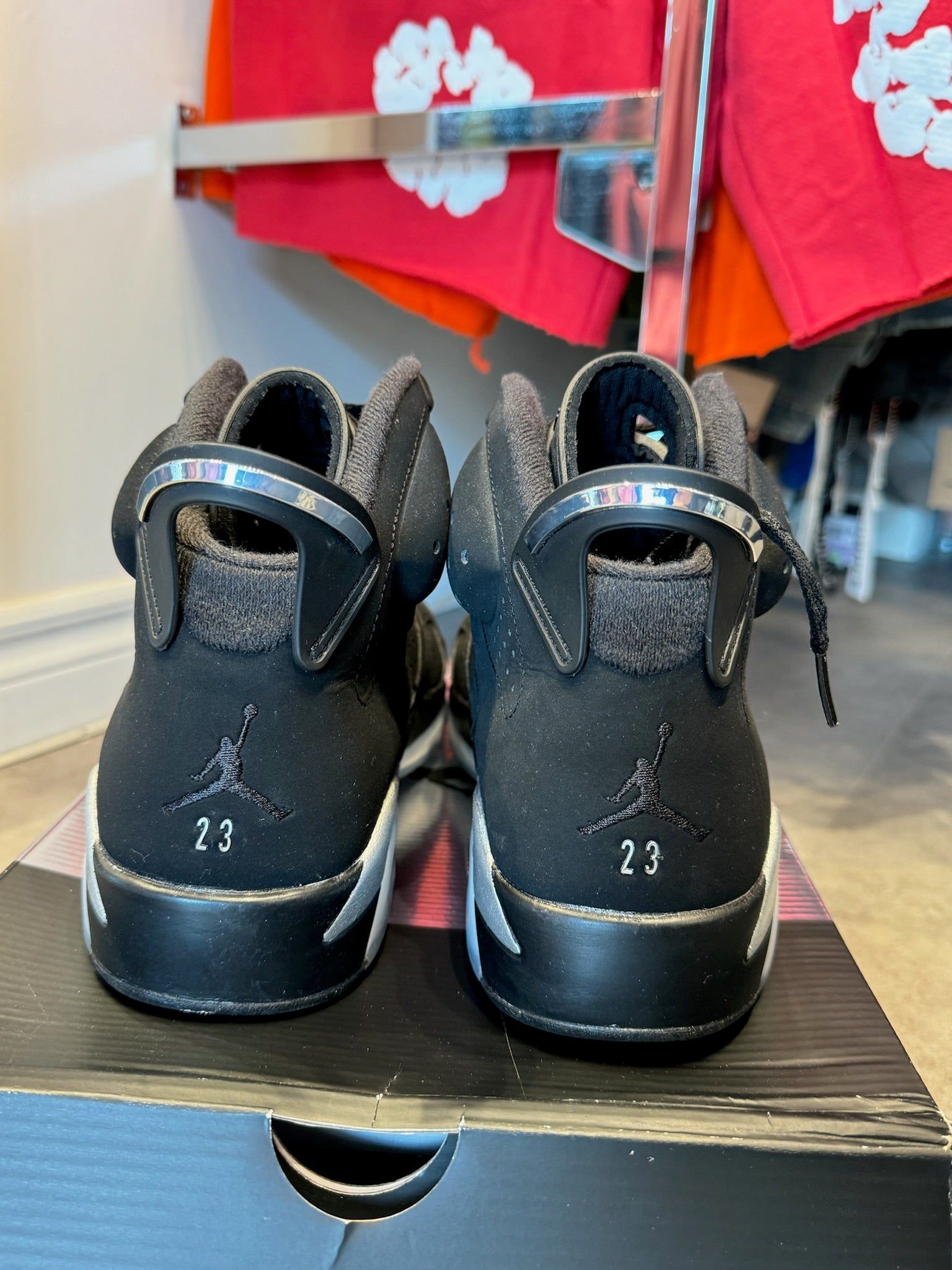 Jordan 6 Retro Chrome Metallic Silver - Pre-Owned Size 9.5