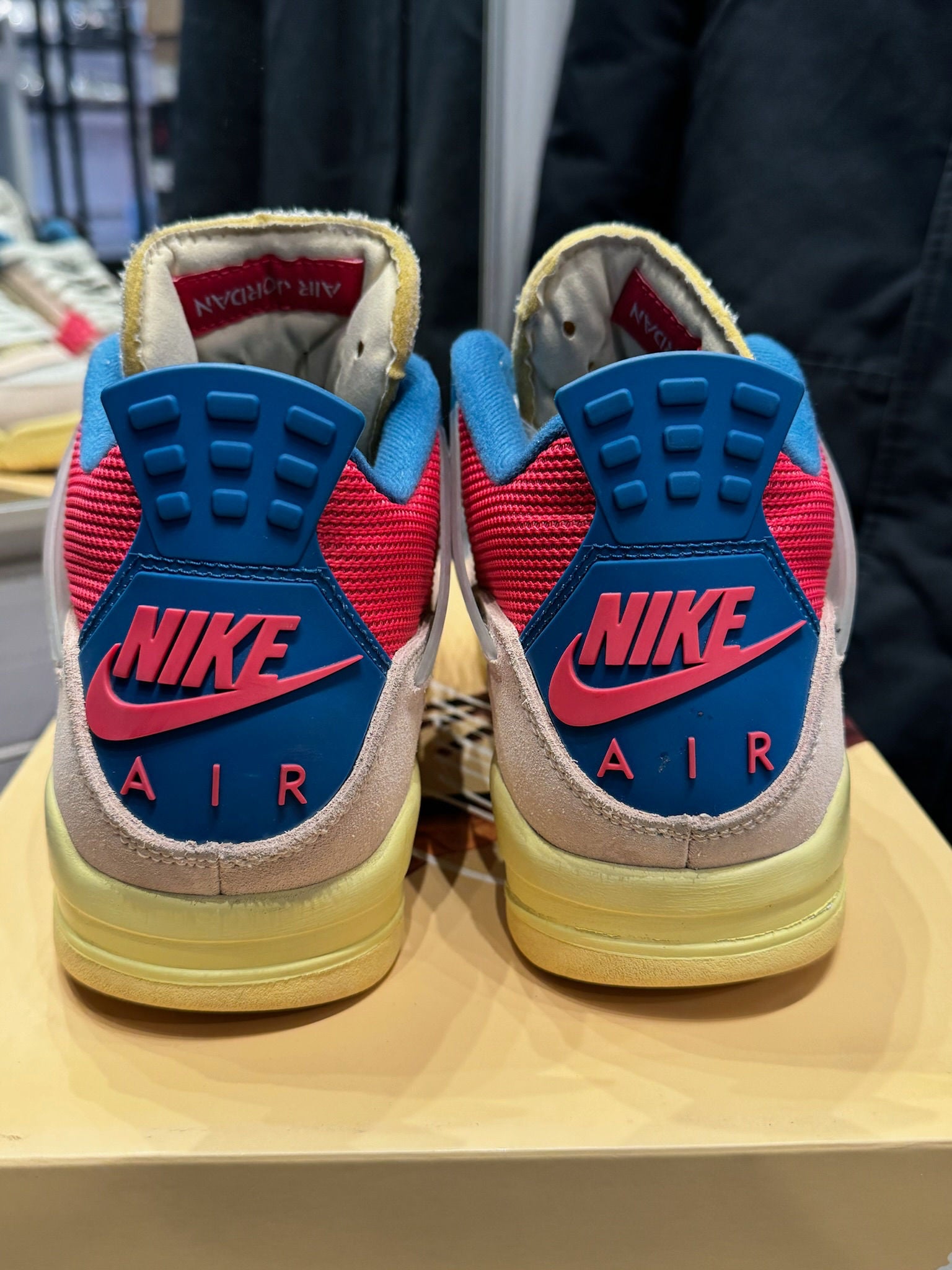 Jordan 4 Retro SP Union Guava Ice - Pre-Owned Size 9.5