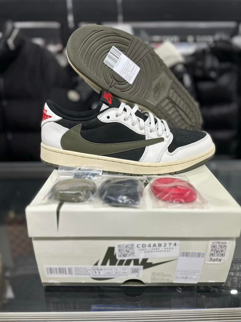 Jordan 1 Retro Low OG SP Travis Scott Olive (W) - Lightly Pre-Owned Size 9.5M/11W