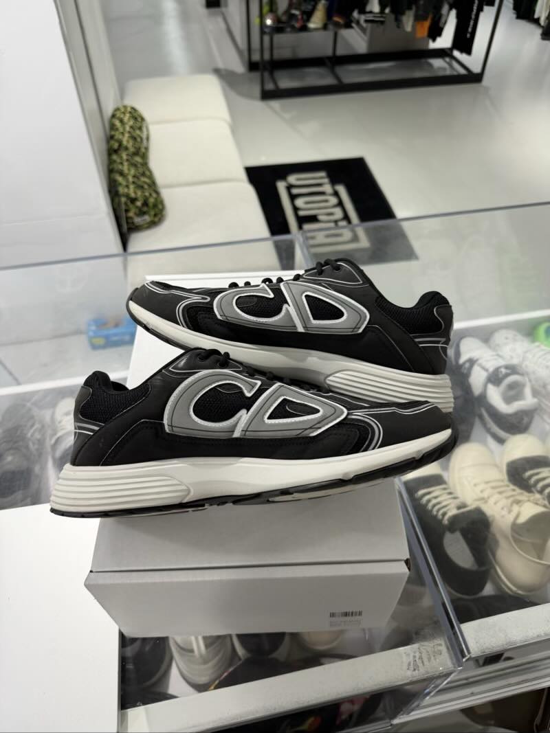 Dior B30 Black - Pre-Owned Size 12 (No original box)