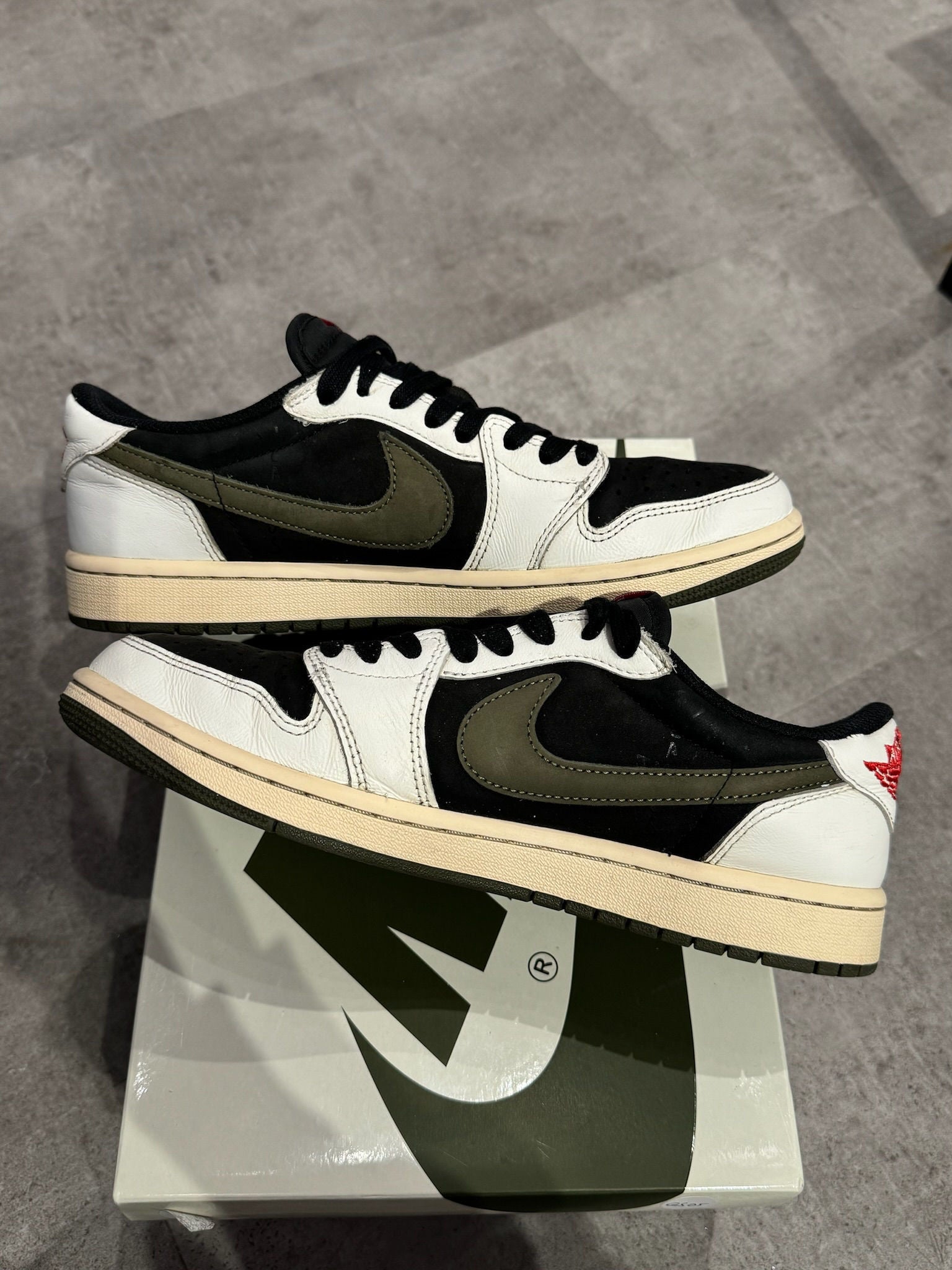 Jordan 1 Retro Low OG SP Travis Scott Olive (W) - Pre-Owned Size 8M/9.5W