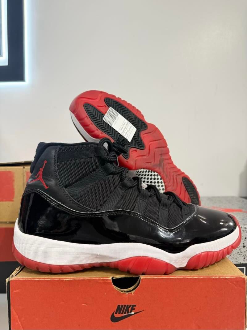 Jordan 11 Retro Playoffs Bred (2019) - Pre-Owned Size 12