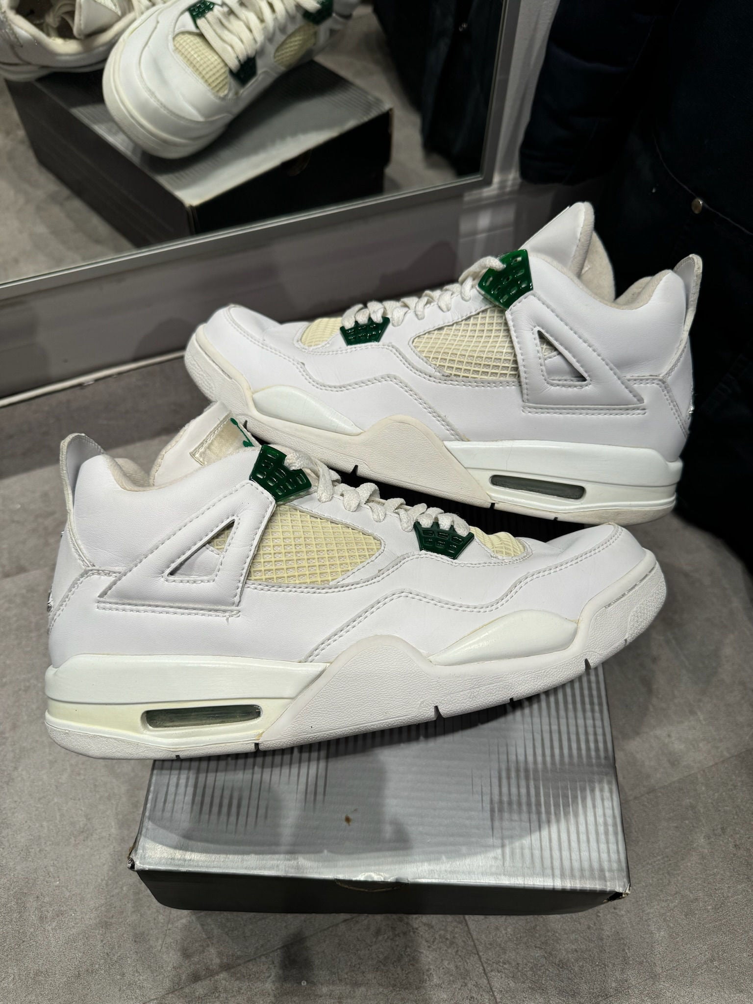 Jordan 4 Retro Classic Green - Pre-Owned Size 10