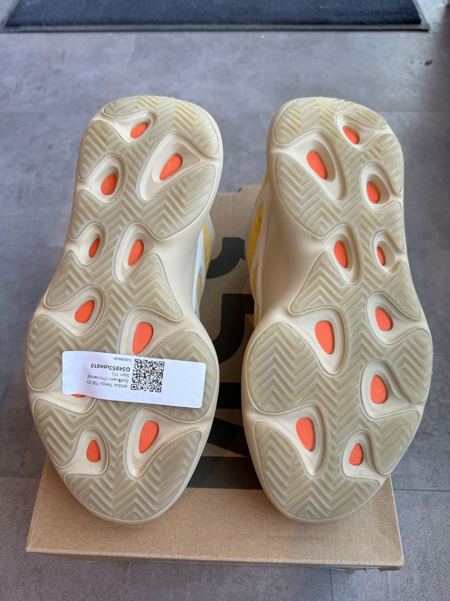 adidas Yeezy 700 V3 Safflower (Preowned Size 10) - Pre-Owned