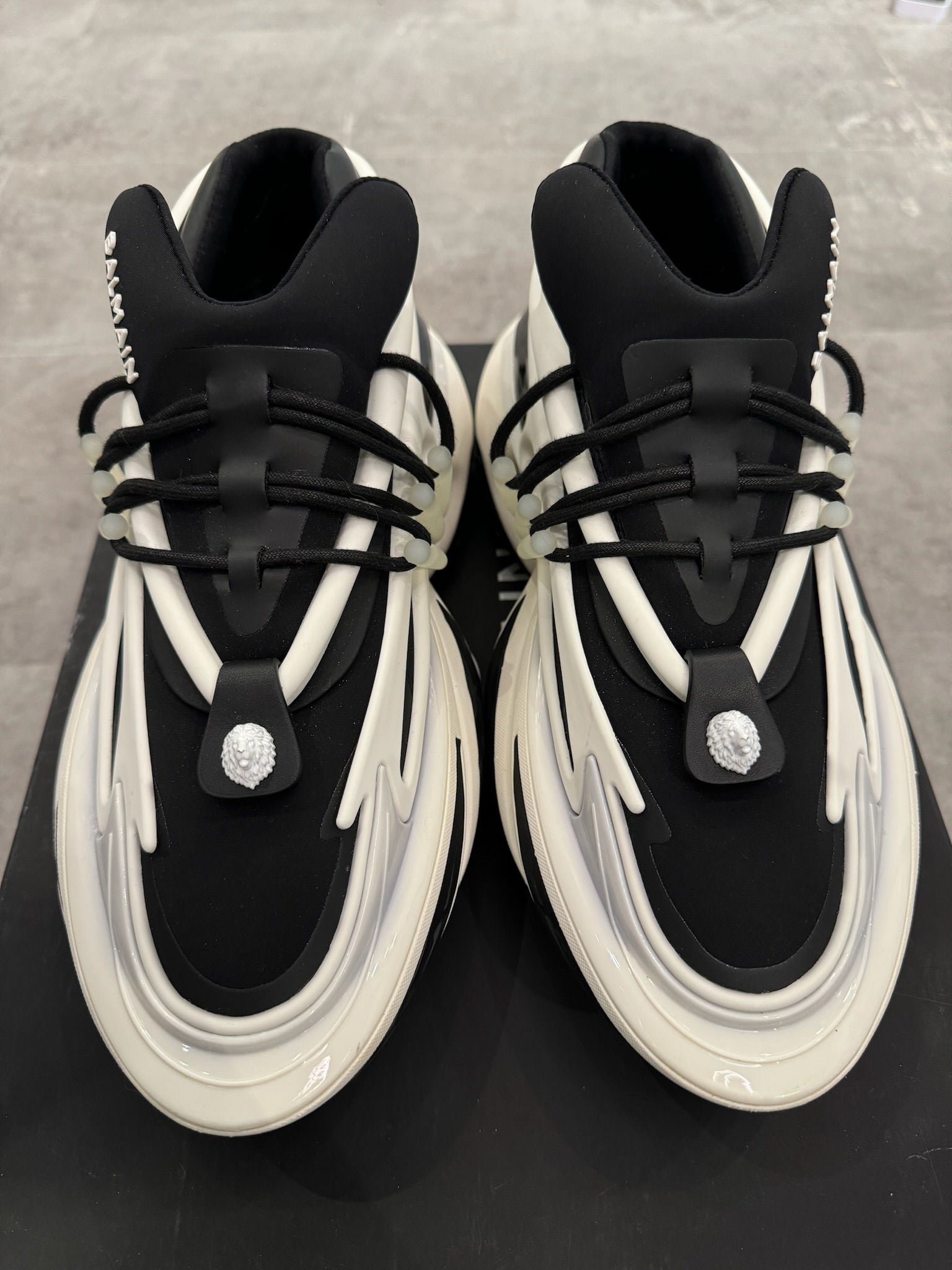 Balmain Unicorn Low-Top Black White - Pre-Owned Size 42/9 (Light Used)